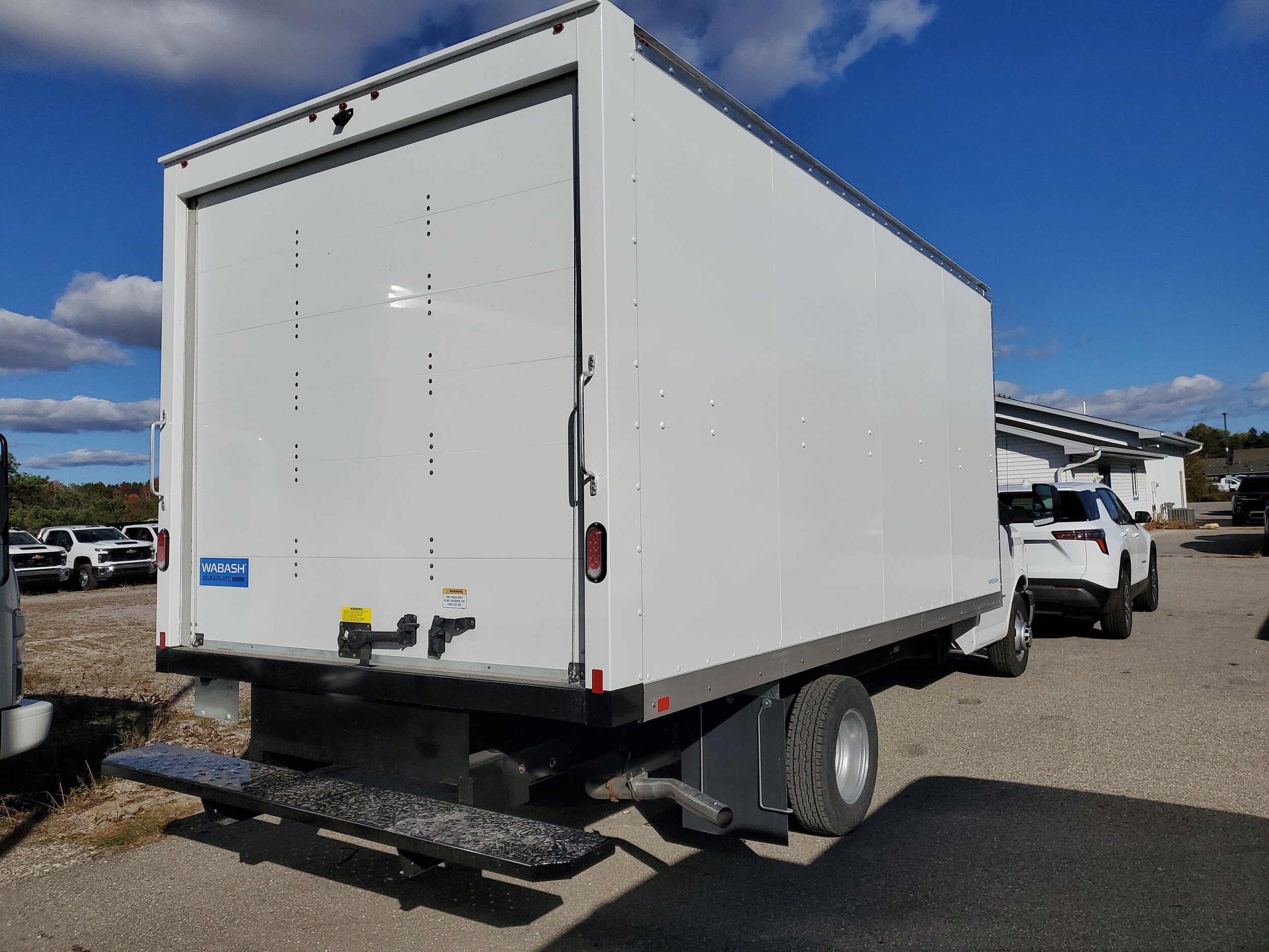 2025 Chevrolet Express 3500 Cutaway Van photo 4