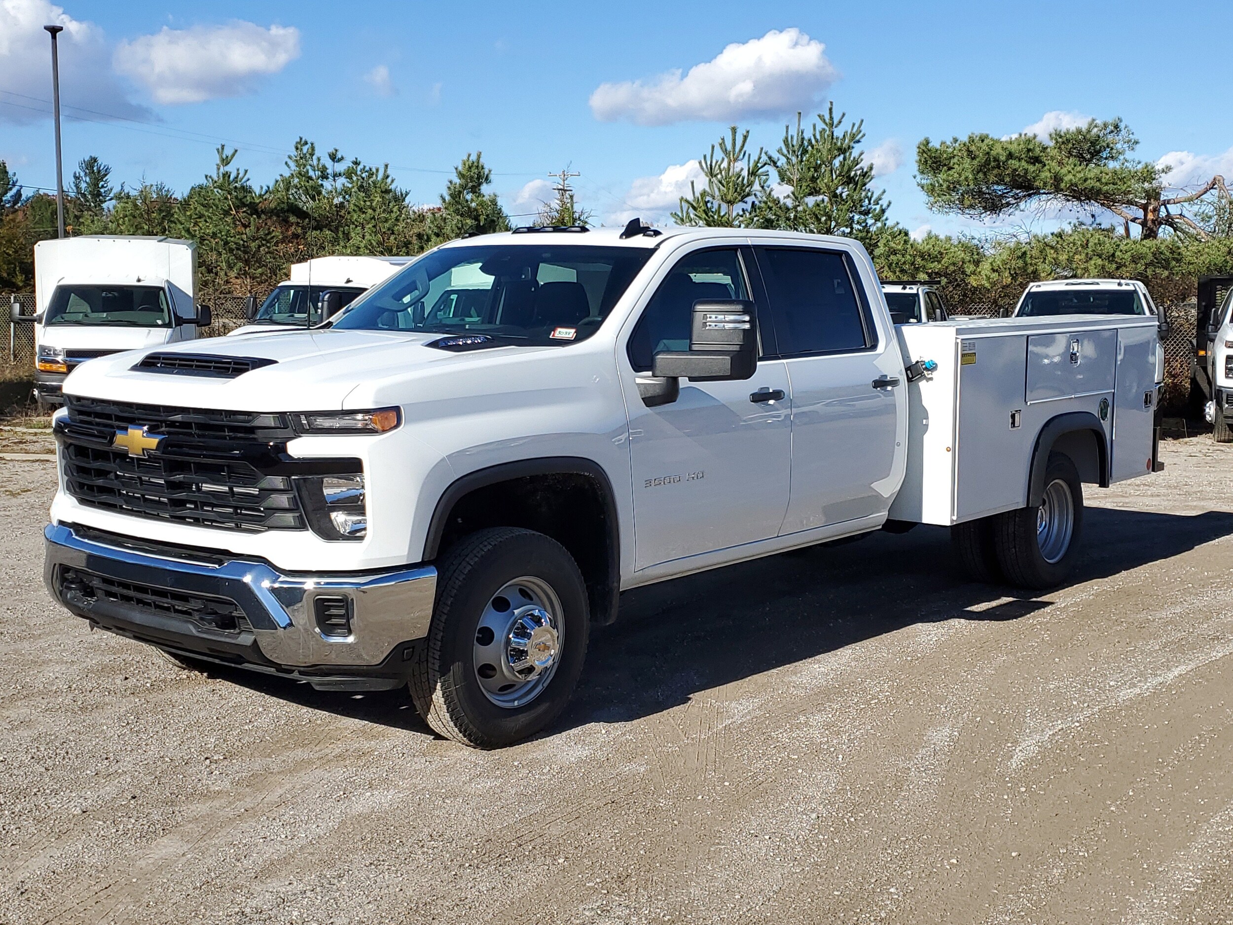 2025 Chevrolet Silverado 3500HD Work Truck photo 2