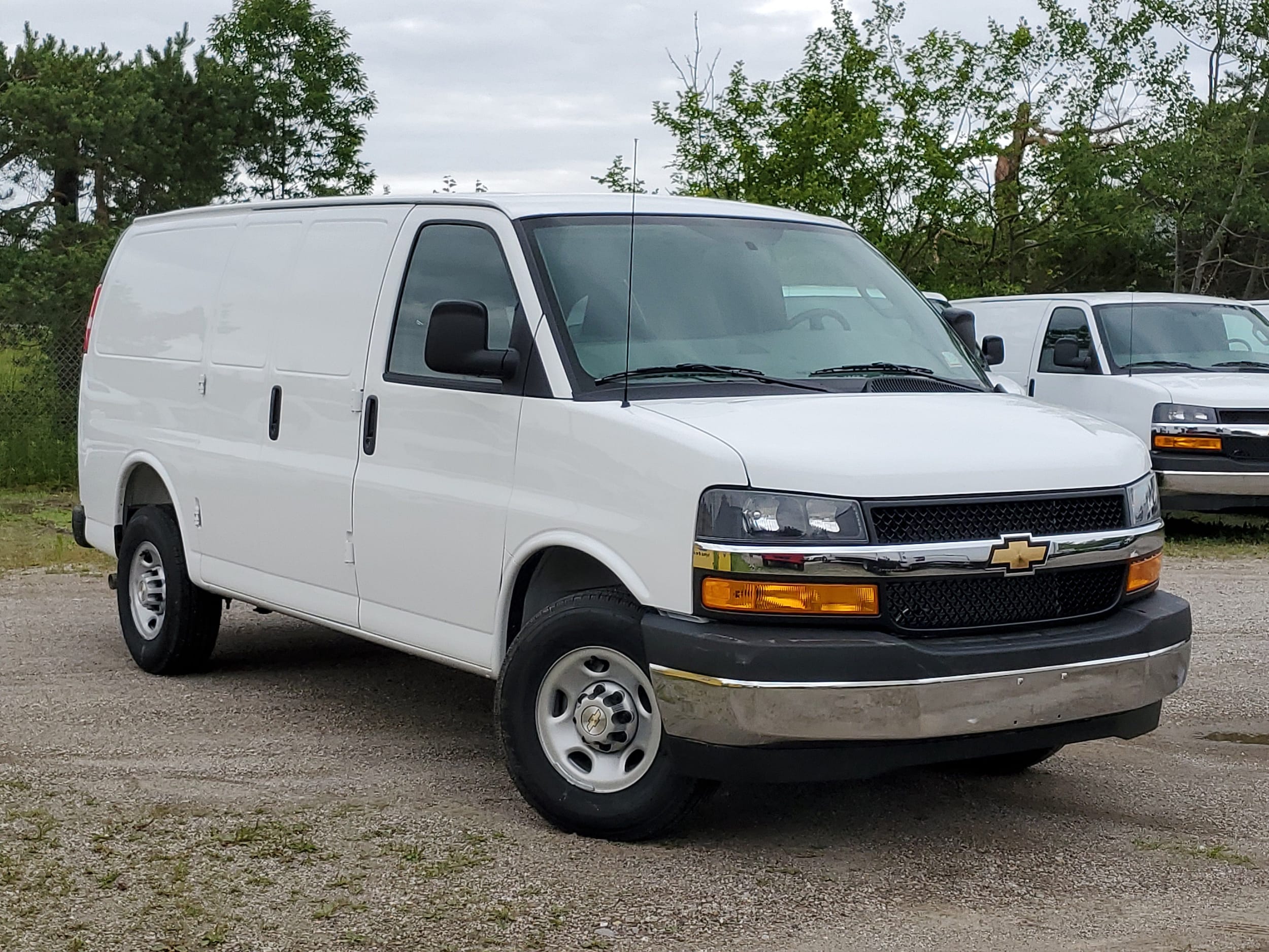 2026 Chevrolet Express 2500 Work Van HD's photo