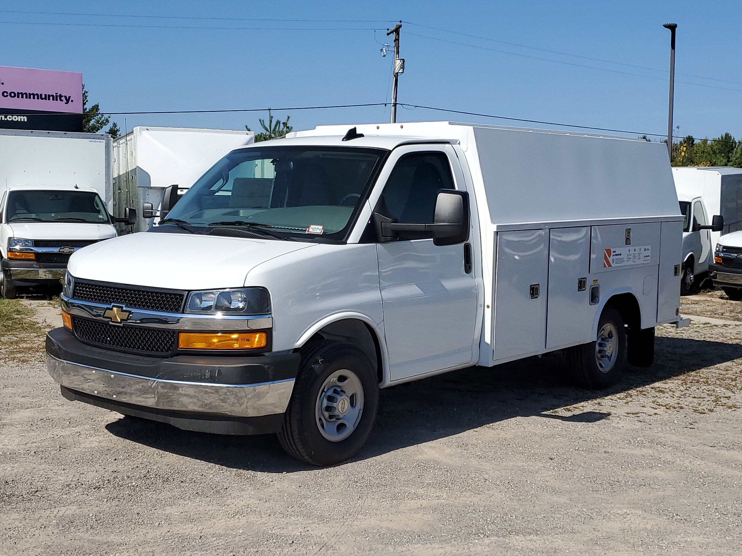 2025 Chevrolet Express Cutaway 3500 photo 2