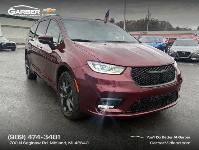 2023 Chrysler Pacifica Touring L's photo