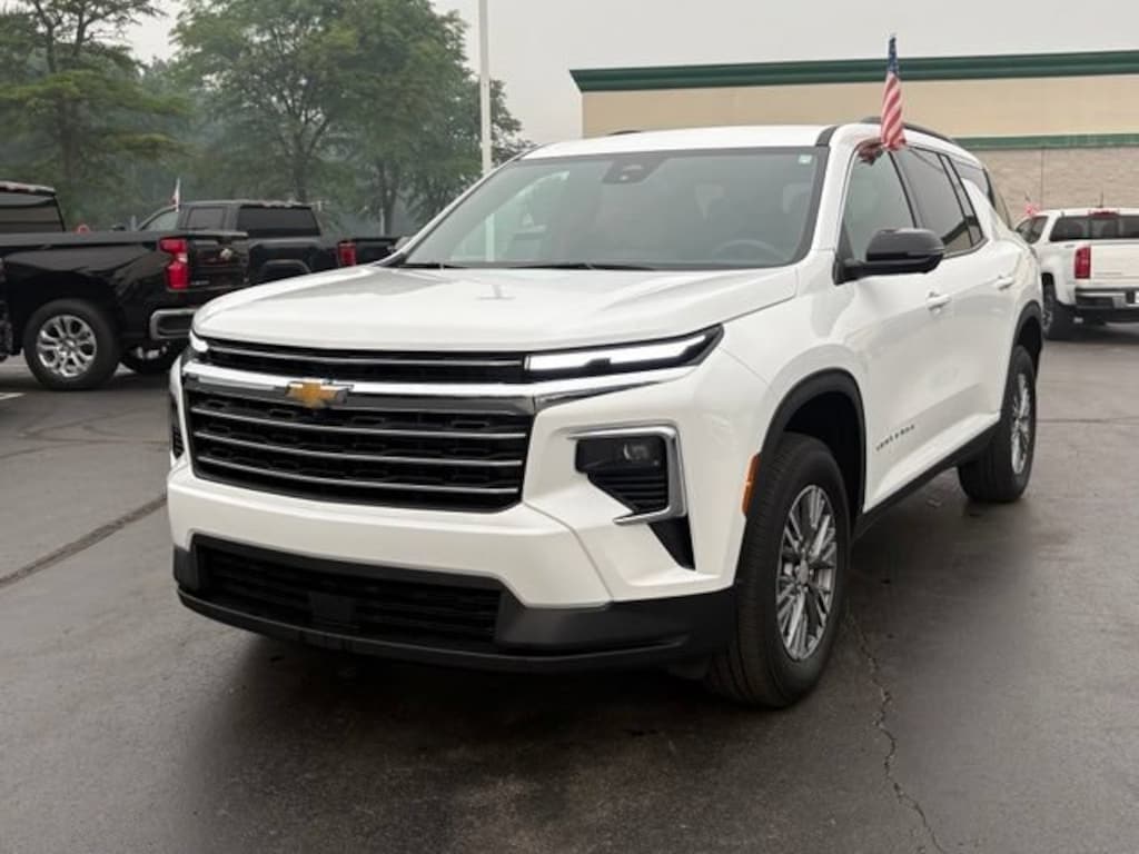 Used 2025 Chevrolet Traverse LT SUV