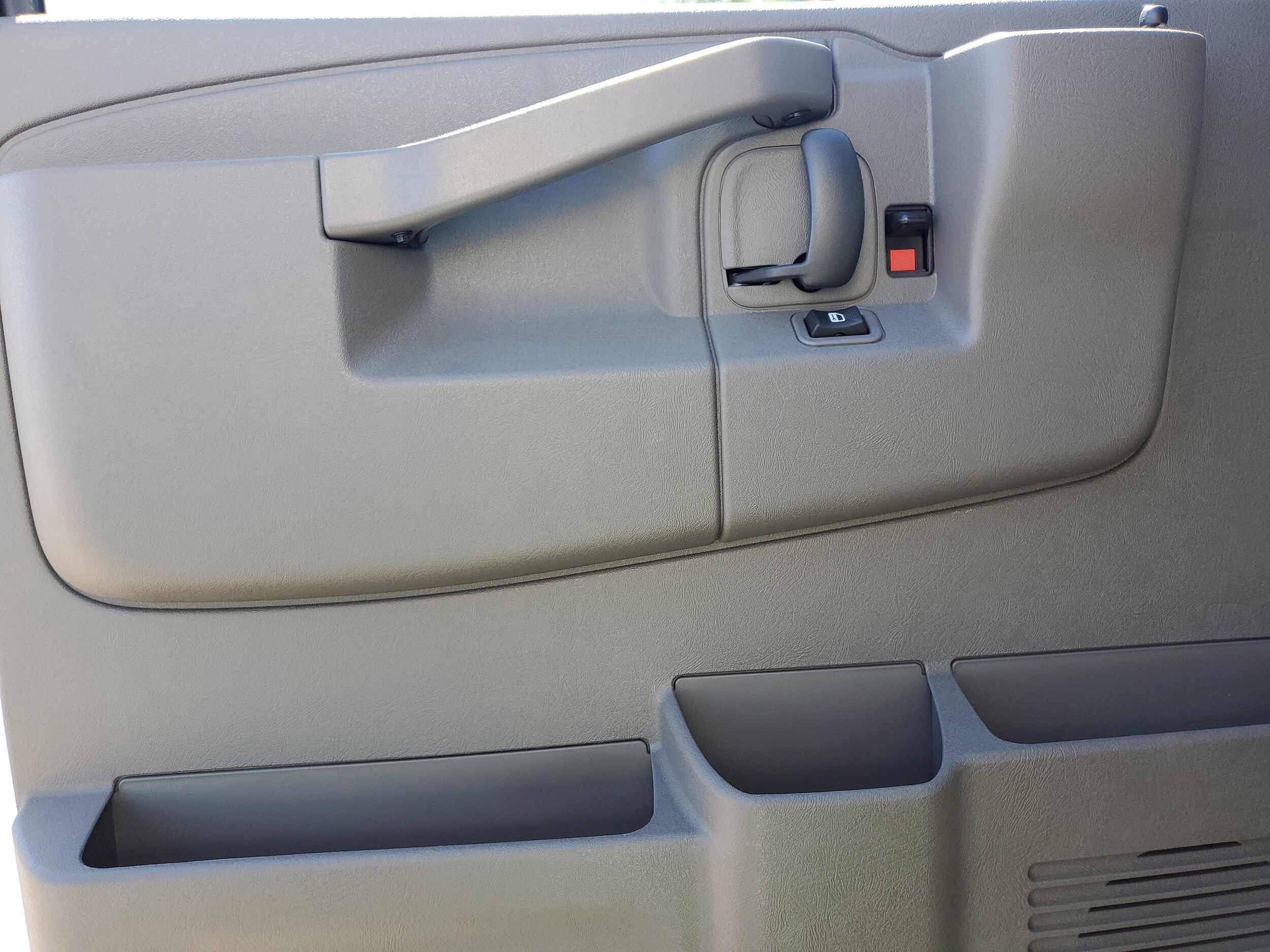 2026 Chevrolet Express Cargo Work Van - Photo 17