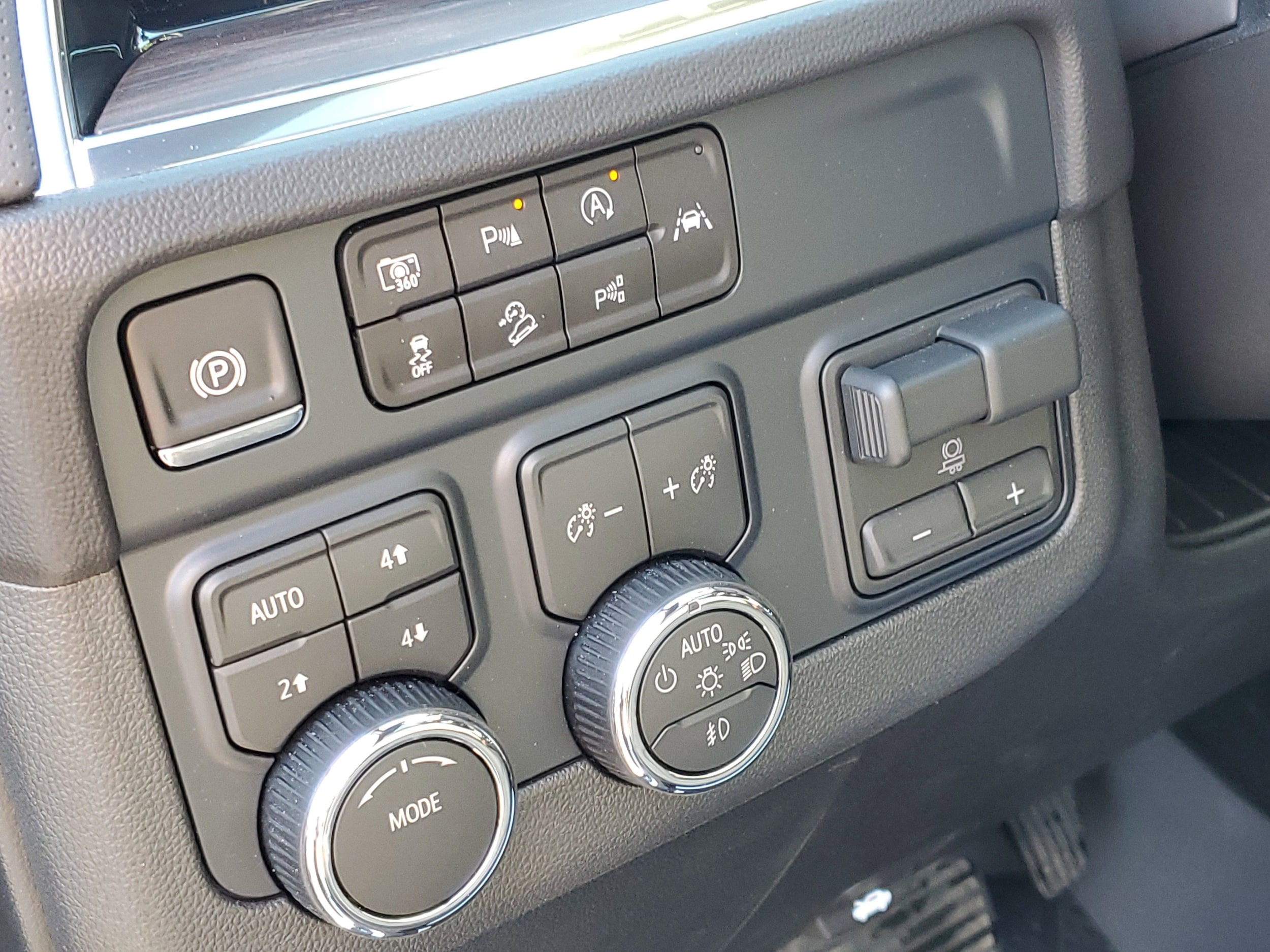 2026 Chevrolet Suburban Premier - Photo 9