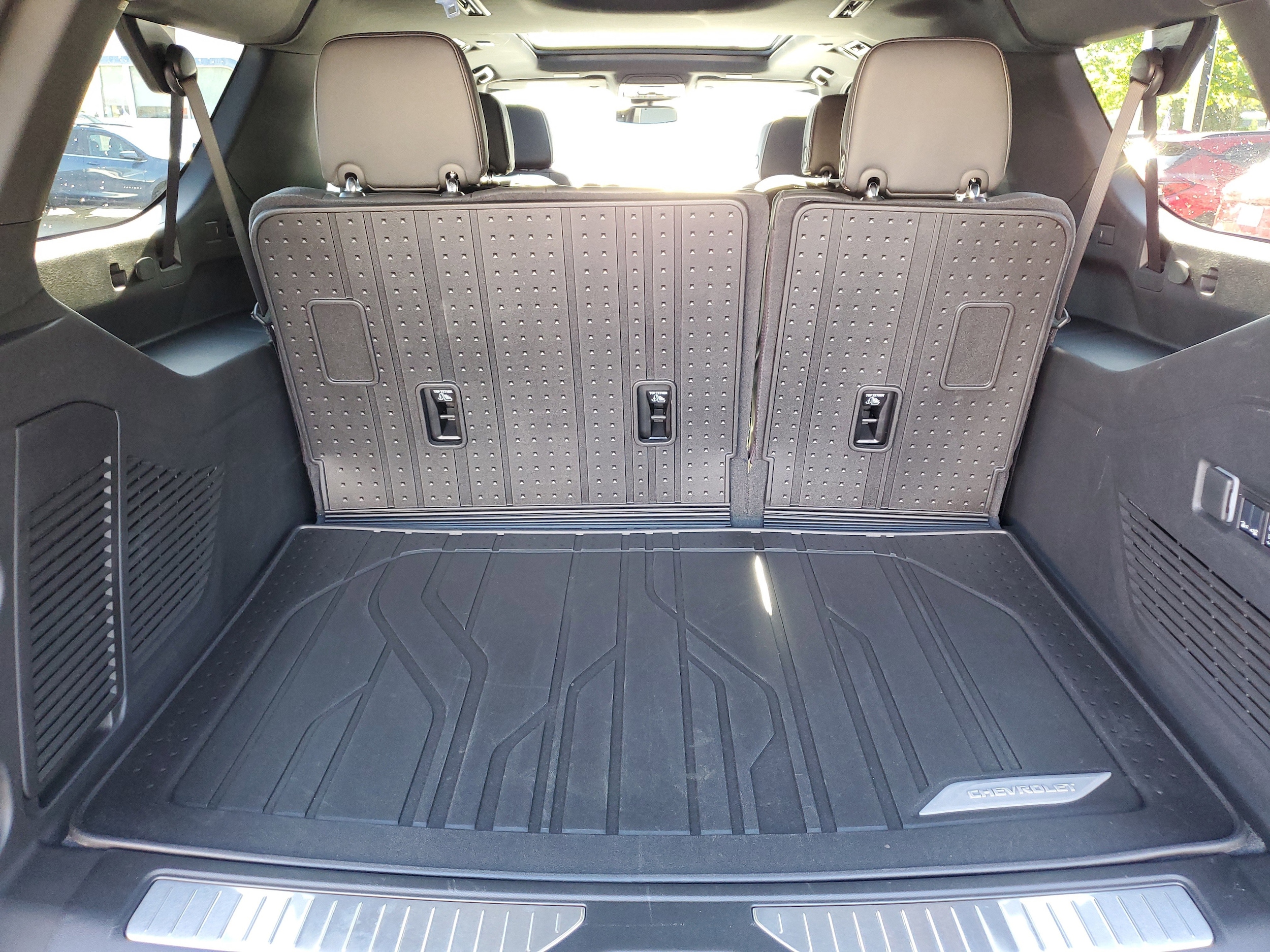 2026 Chevrolet Suburban Premier - Photo 32