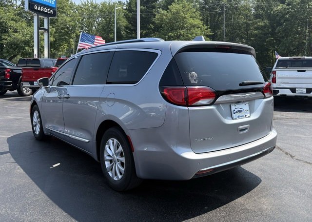 2019 Chrysler Pacifica Touring L photo 3