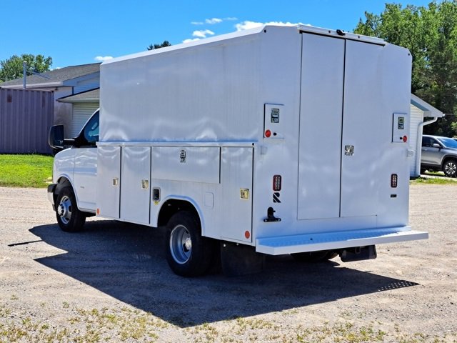 2025 Chevrolet Express Cutaway 3500 photo 3