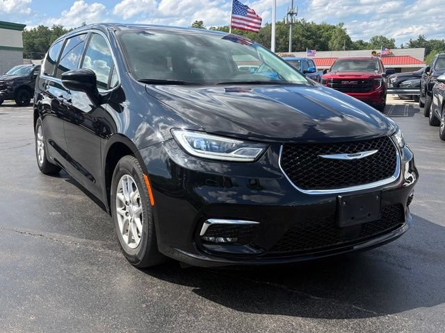 2024 Chrysler Pacifica Touring L's photo