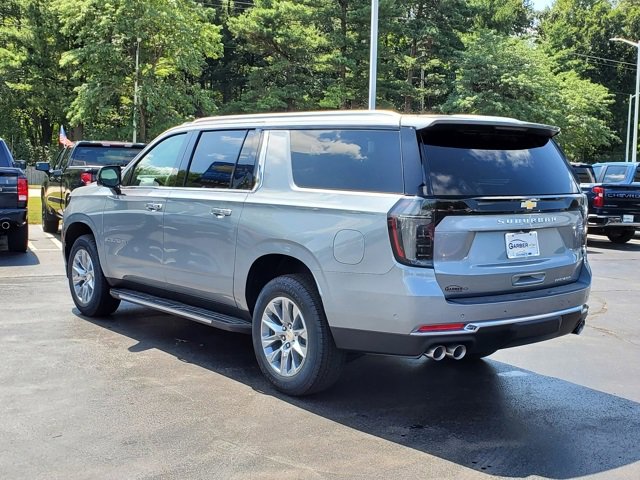 2025 Chevrolet Suburban Premier photo 3