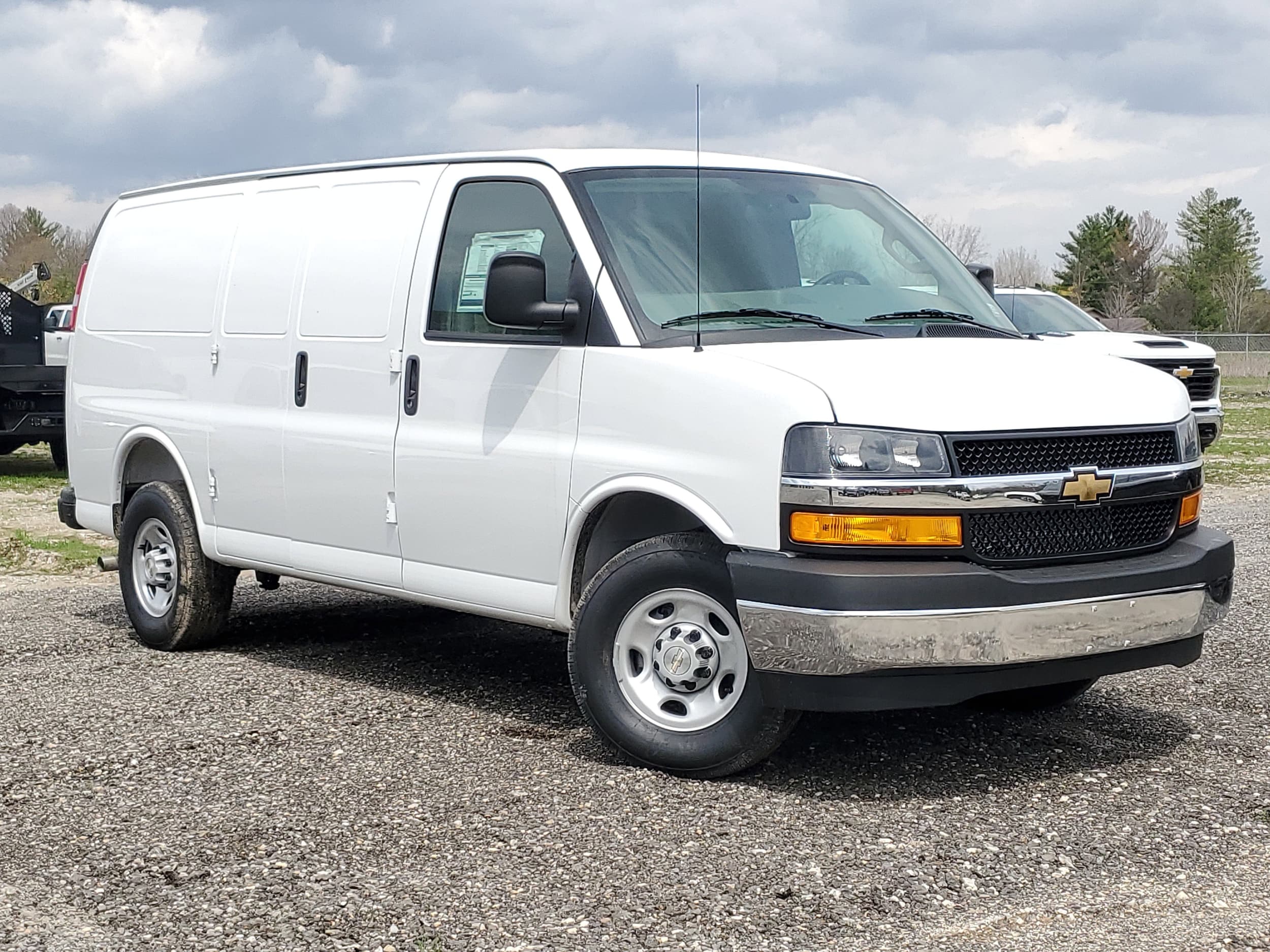 2026 Chevrolet Express 2500 Work Van HD's photo
