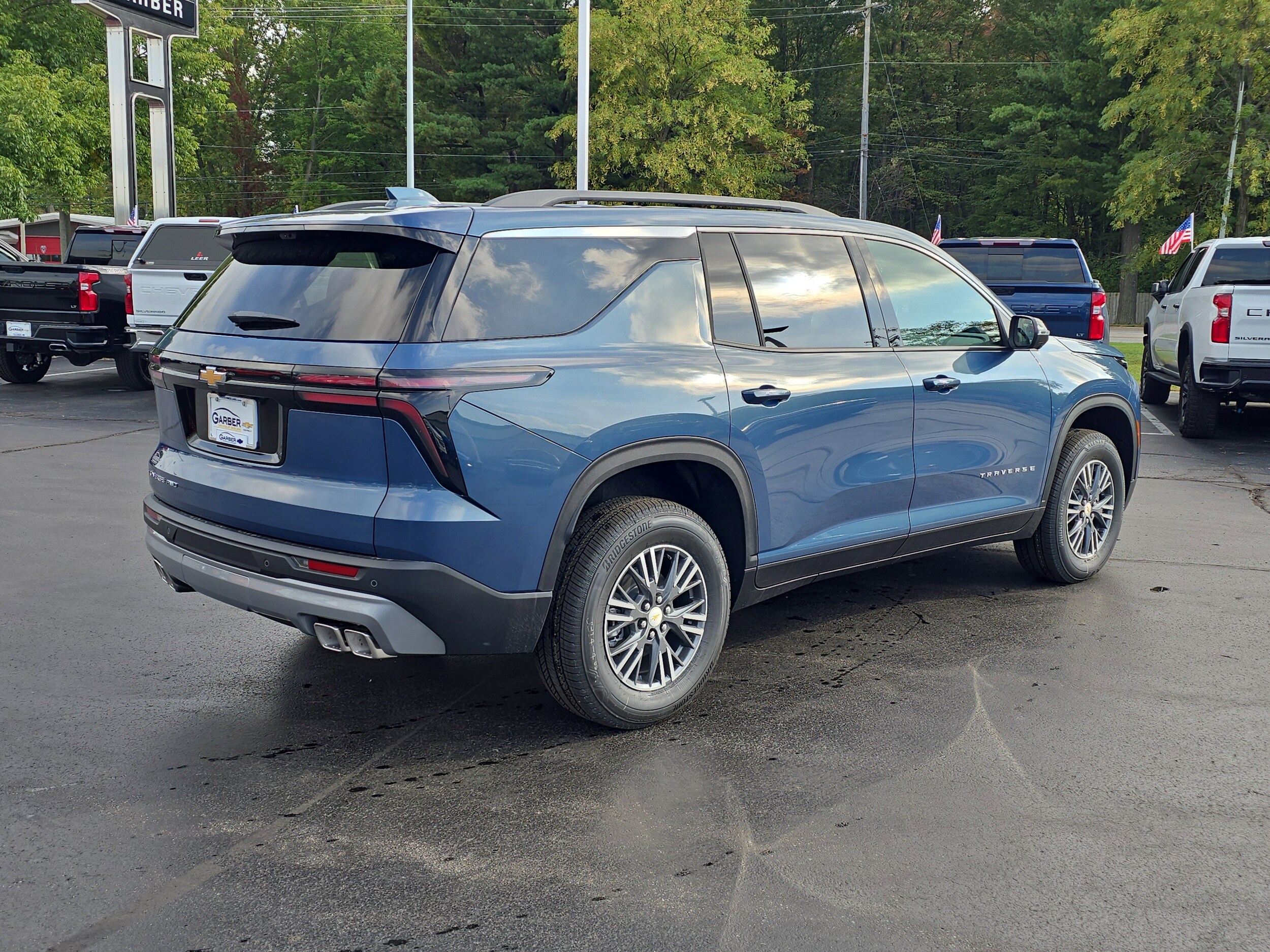 2026 Chevrolet Traverse photo 4