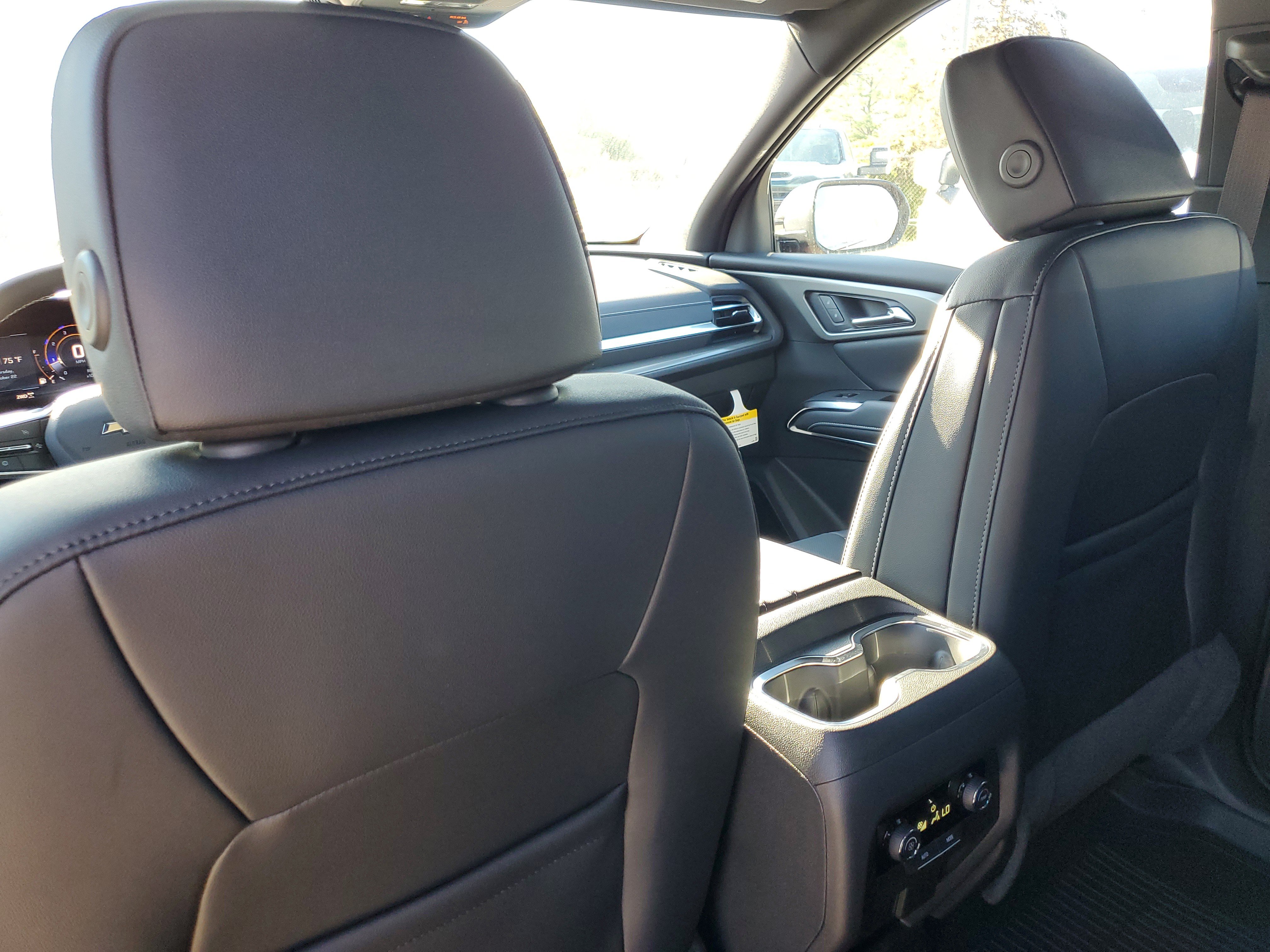 2027 Chevrolet Traverse LT - Photo 29