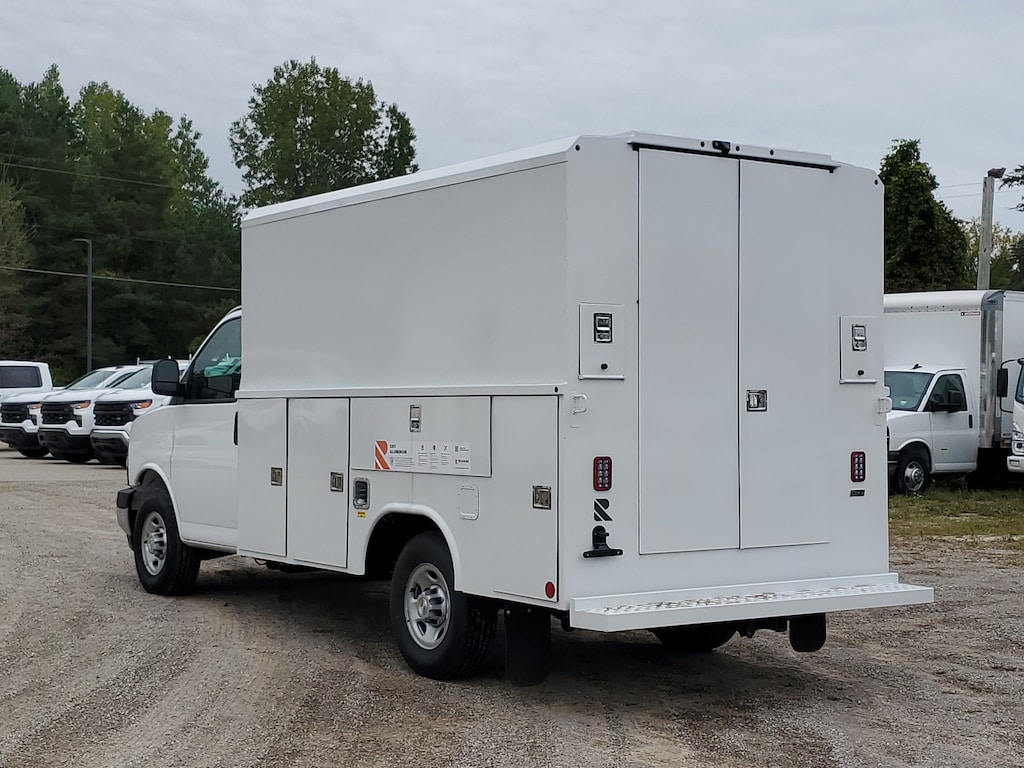 New 2026 Chevrolet Express Cutaway 3500 1WT Cutaway Van