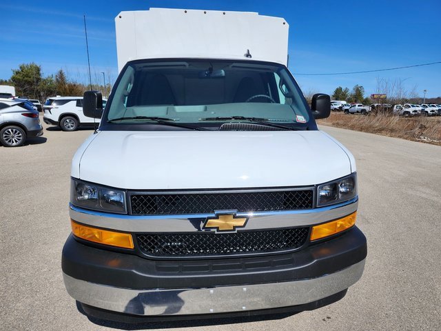 2025 Chevrolet Express Cutaway 3500 photo 3