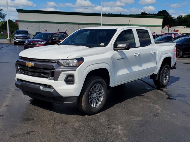 2026 Chevrolet Colorado LT photo 2