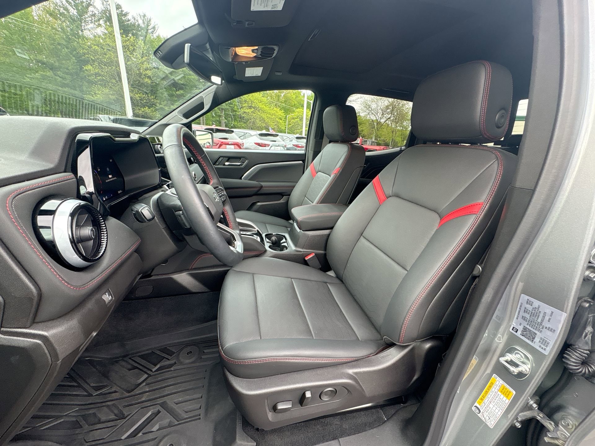 2025 Chevrolet Colorado Z71 - Photo 13