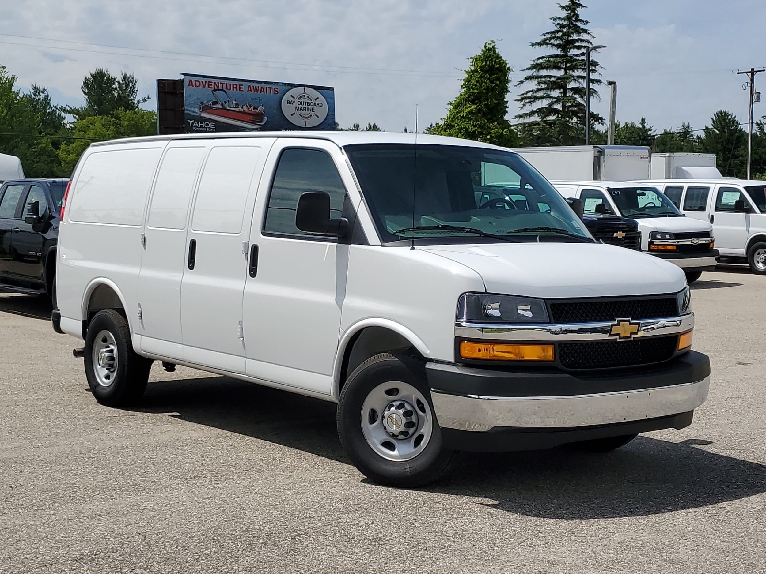 2026 Chevrolet Express 2500 Work Van HD's photo