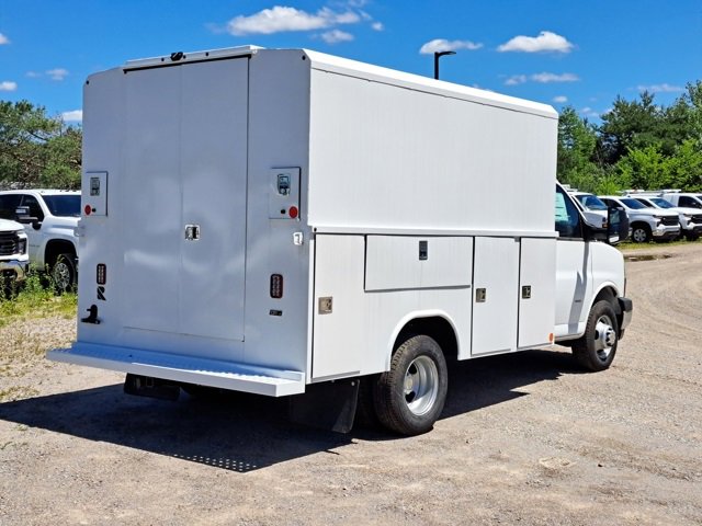 2025 Chevrolet Express Cutaway 3500 photo 4