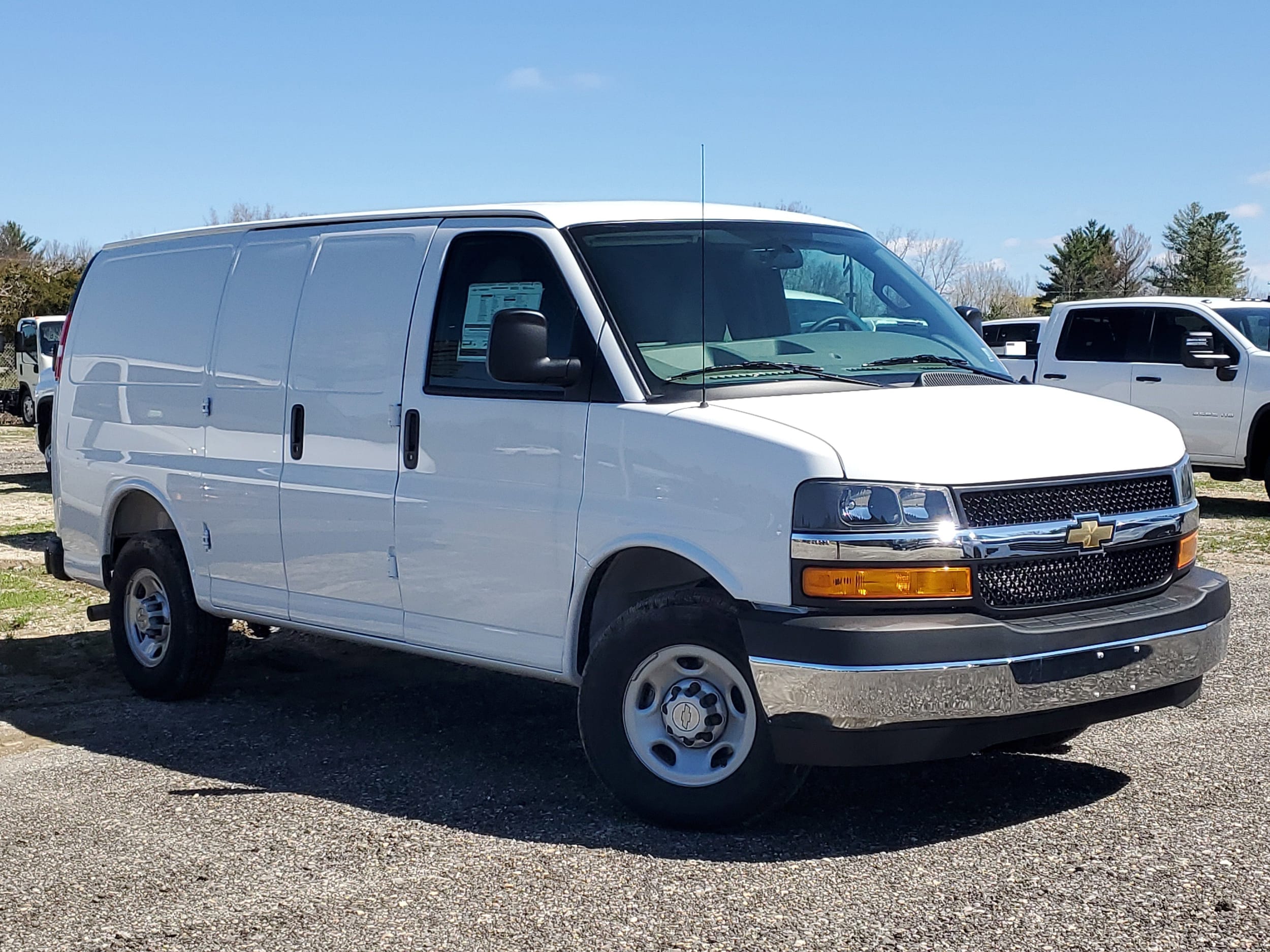 2026 Chevrolet Express 2500 Work Van HD's photo