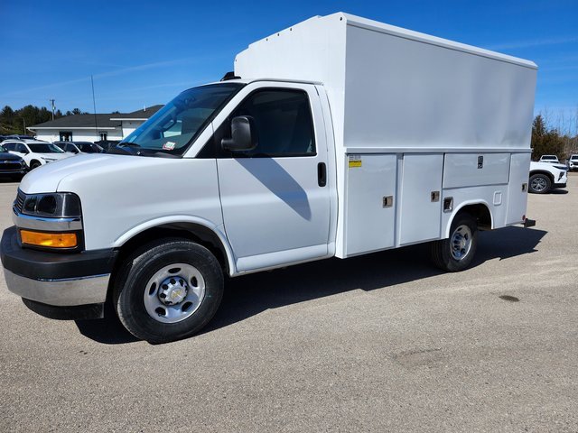 2025 Chevrolet Express Cutaway 3500 photo 4