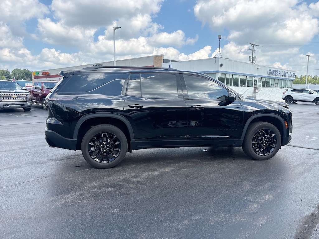 Used 2024 Chevrolet Traverse LT SUV