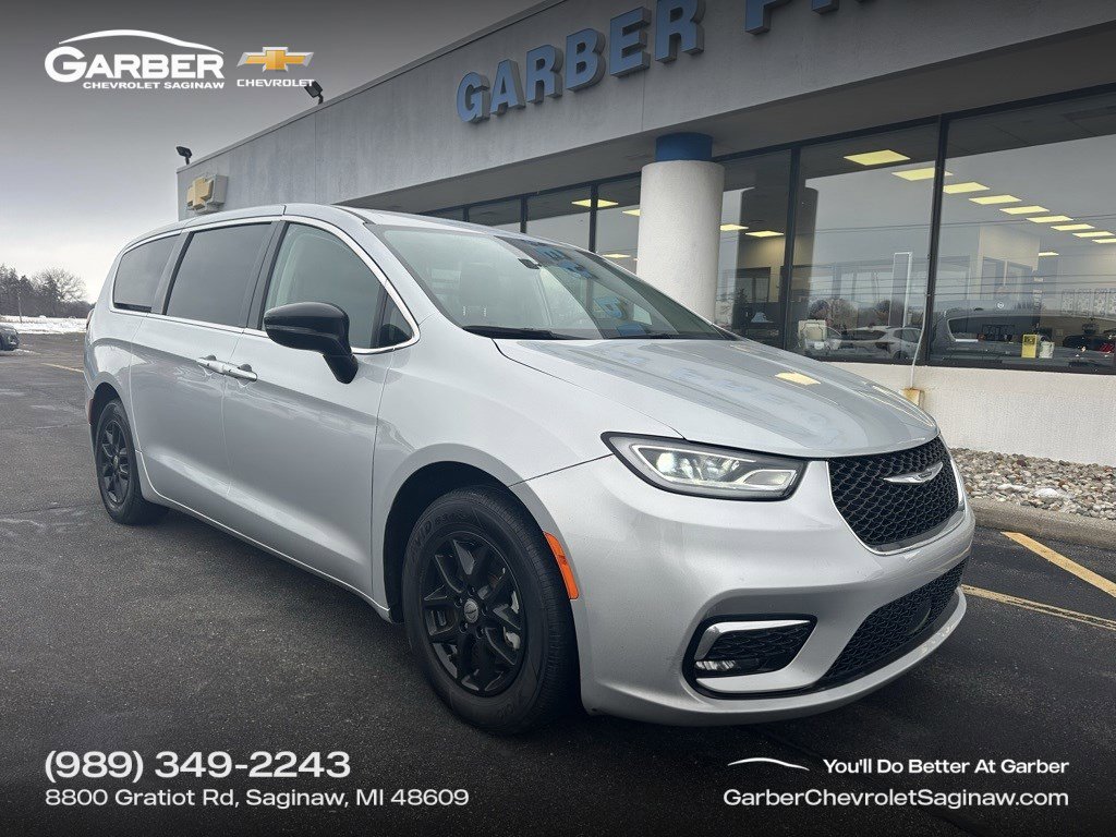 2024 Chrysler Pacifica Touring L's photo