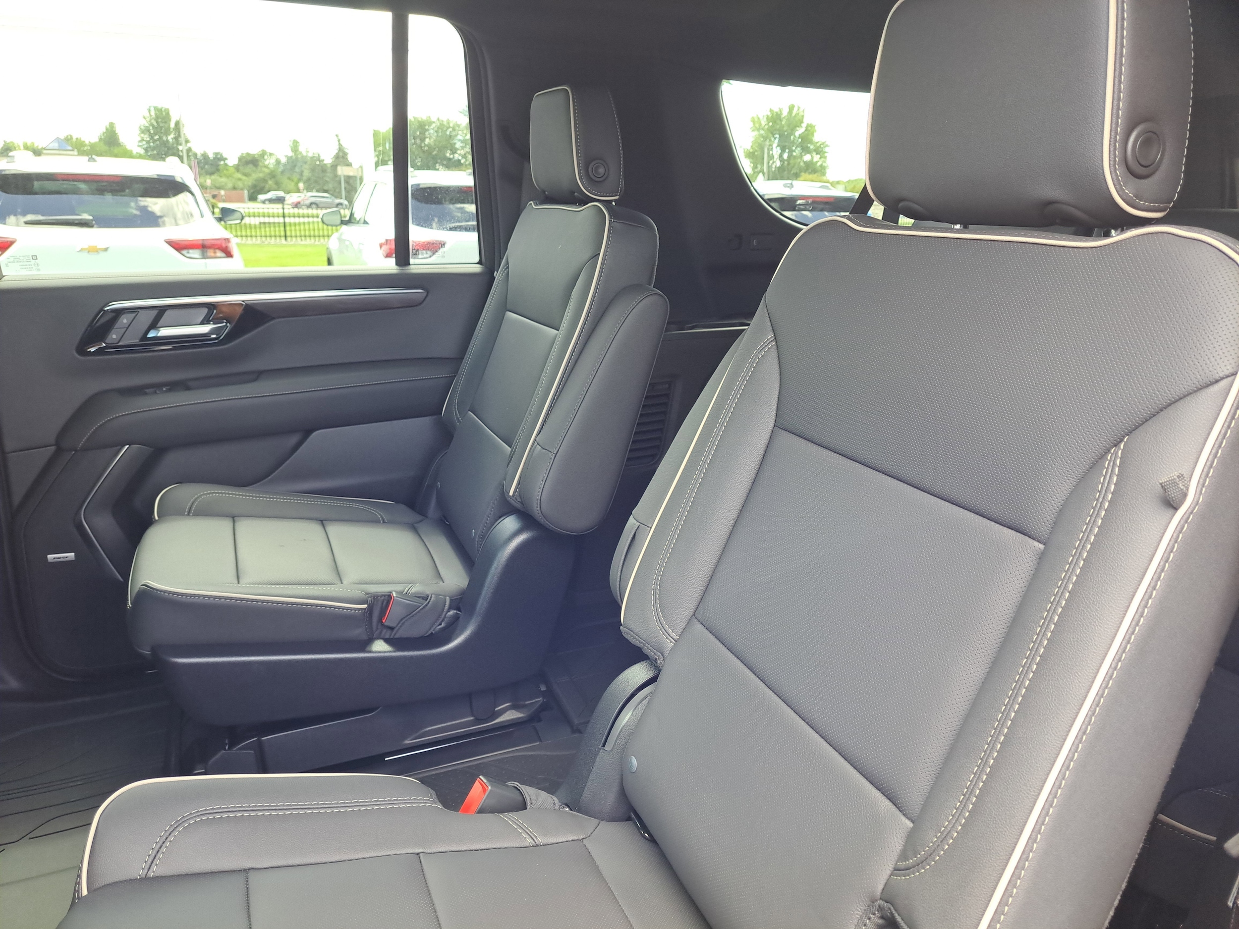 2025 Chevrolet Suburban Premier - Photo 20