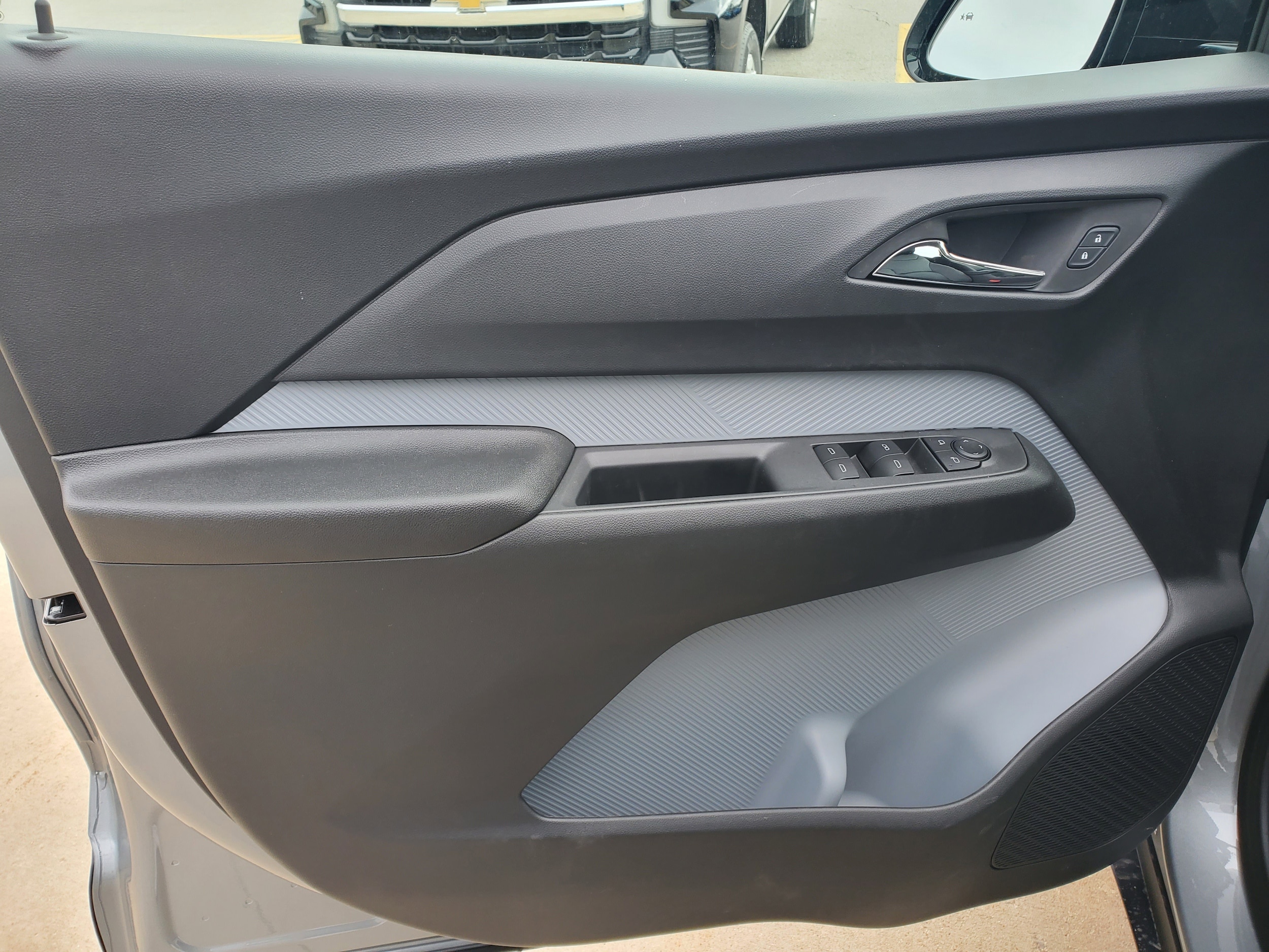 2027 Chevrolet Bolt RS - Photo 8