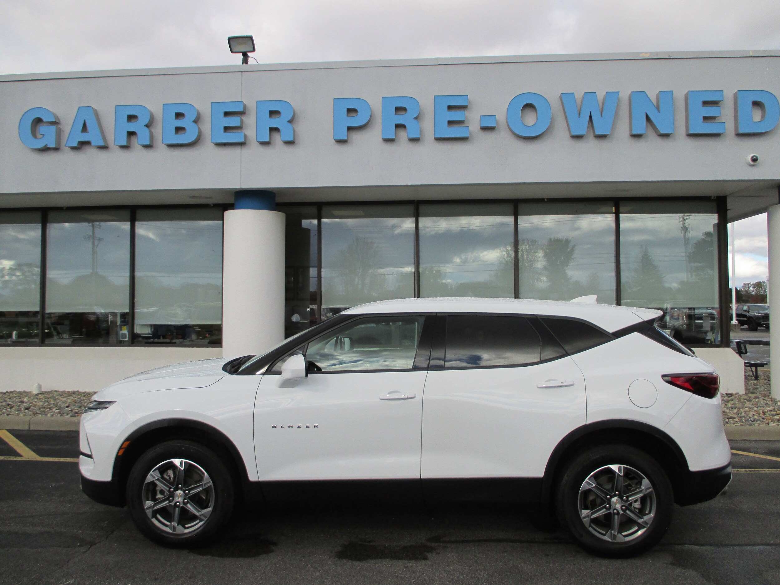 2025 Chevrolet Blazer 2LT photo 2