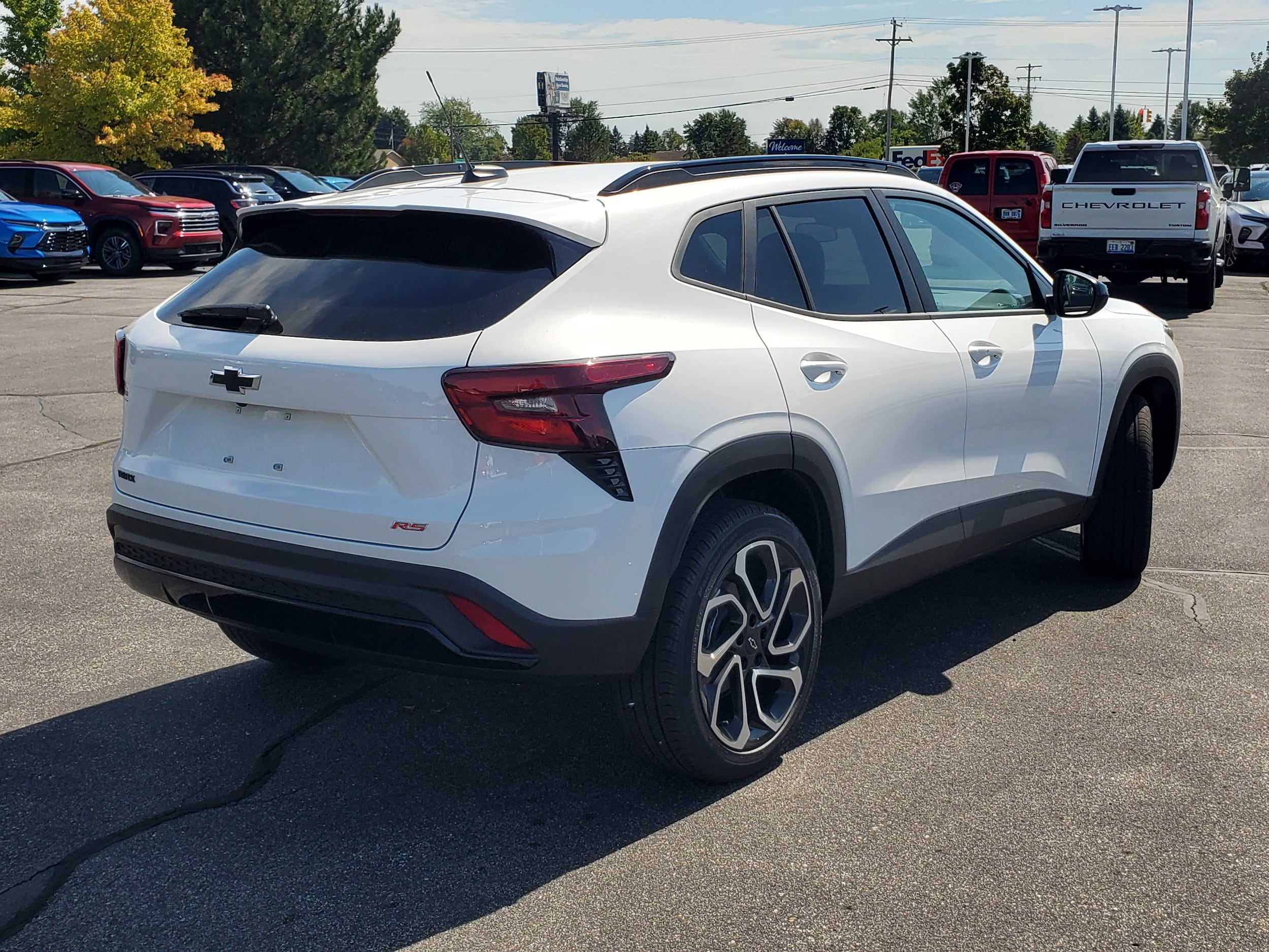 2025 Chevrolet Trax photo 2
