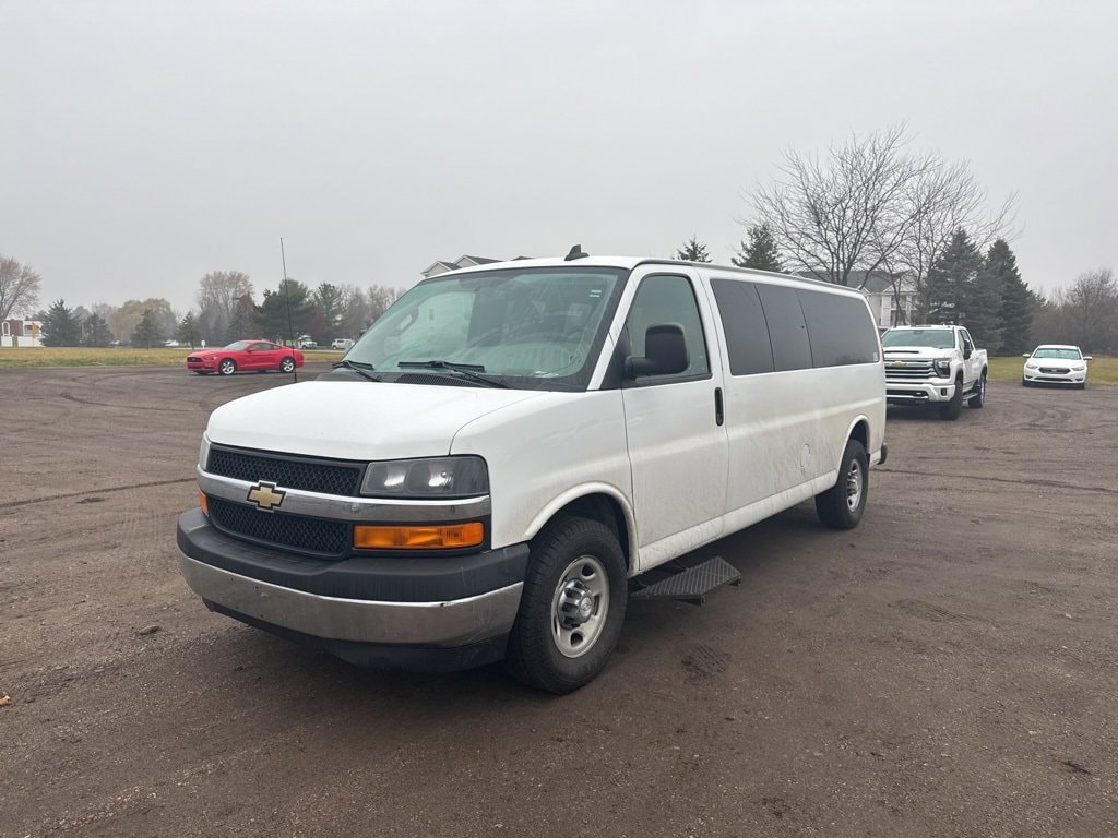 2017 Chevrolet Express Passenger LS's photo