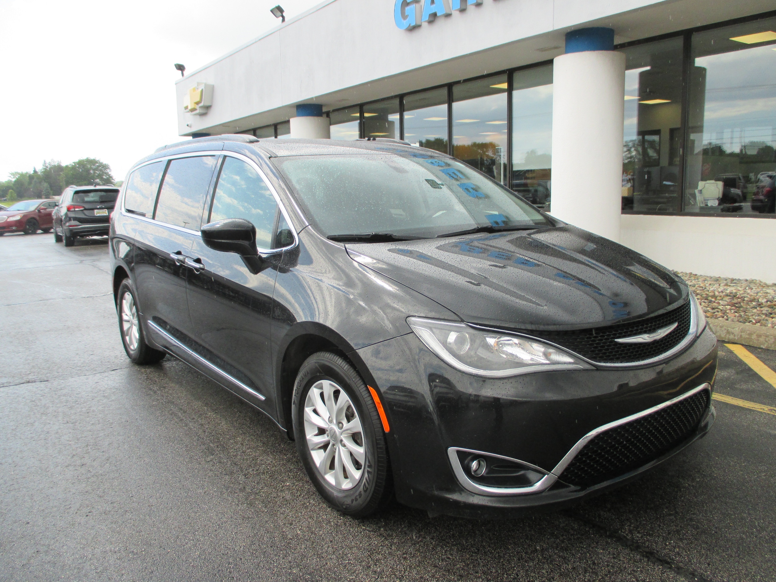 2017 Chrysler Pacifica Touring-L's photo