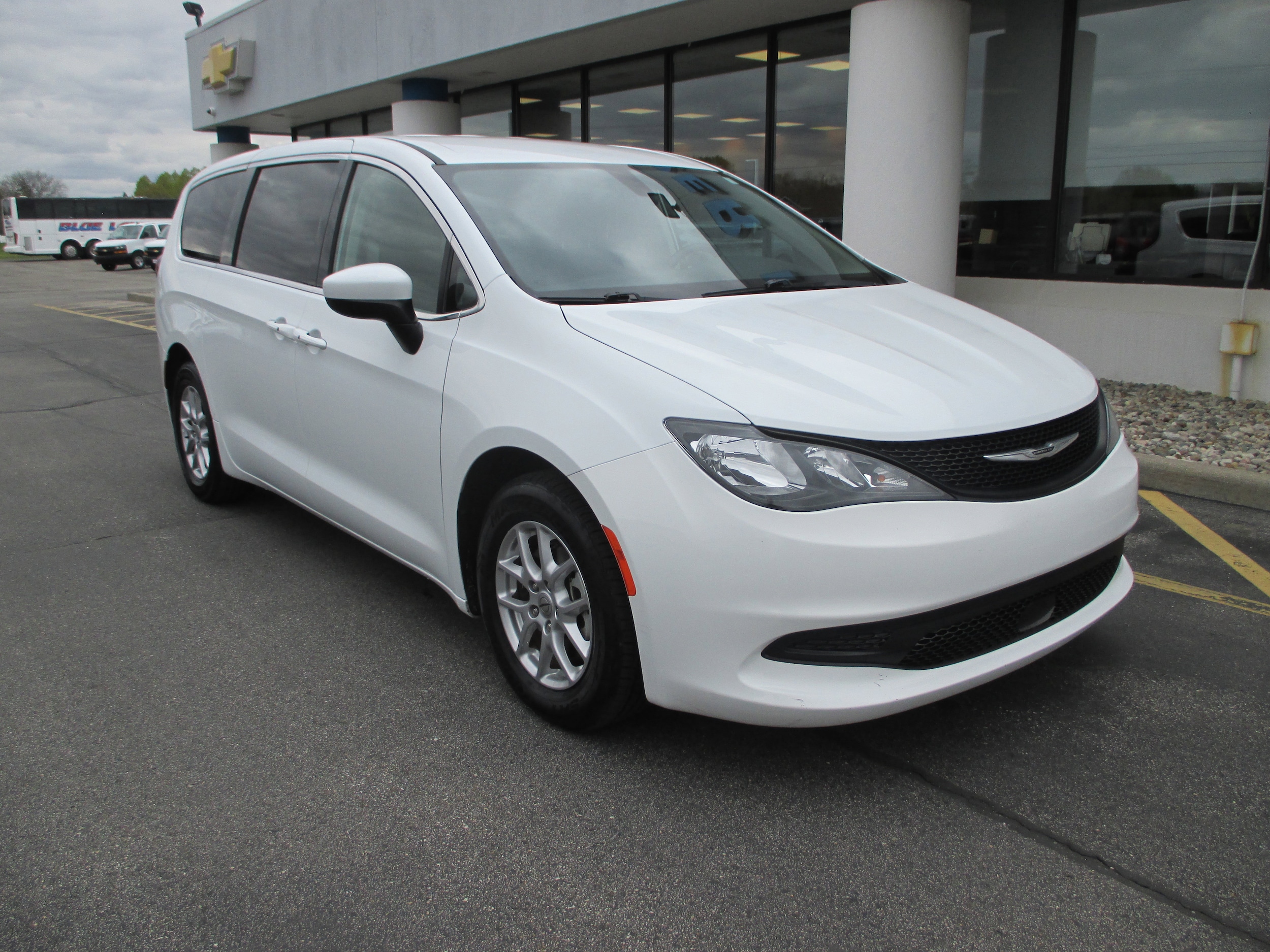 2022 Chrysler Voyager LX's photo