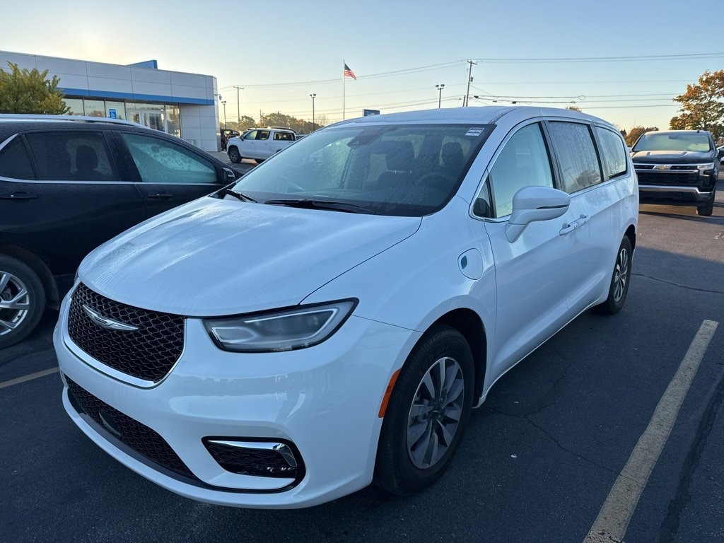 Used 2022 Chrysler Pacifica Hybrid Touring L Van Passenger Van
