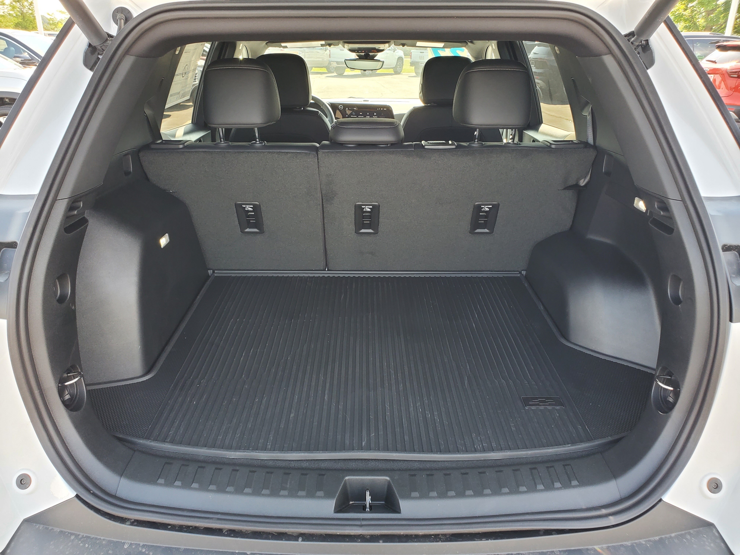 2027 Chevrolet Equinox LT - Photo 28