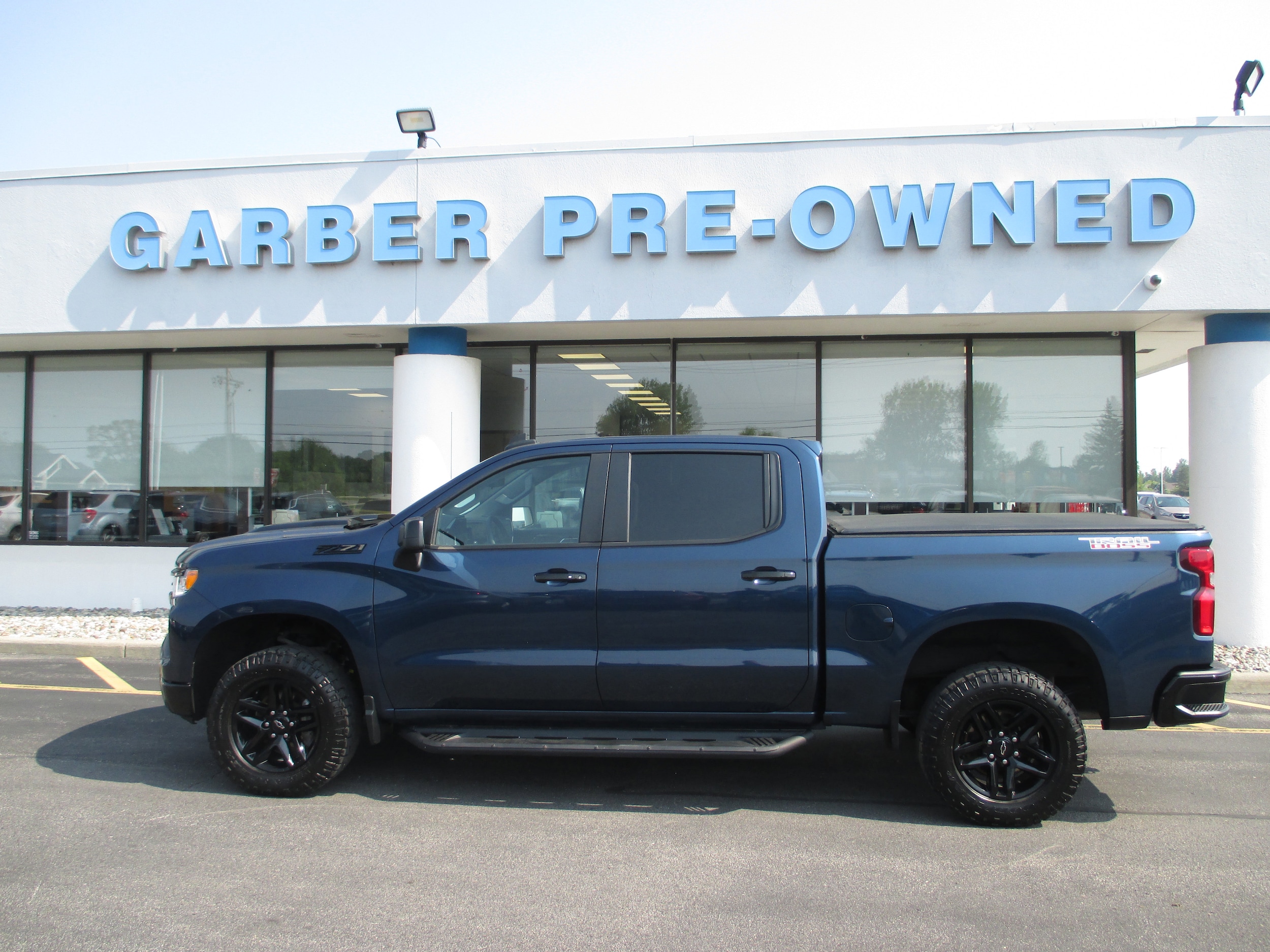 Used 2023 Chevrolet Silverado 1500 LT Trail Boss with VIN 3GCUDFED4PG158500 for sale in Saginaw, MI