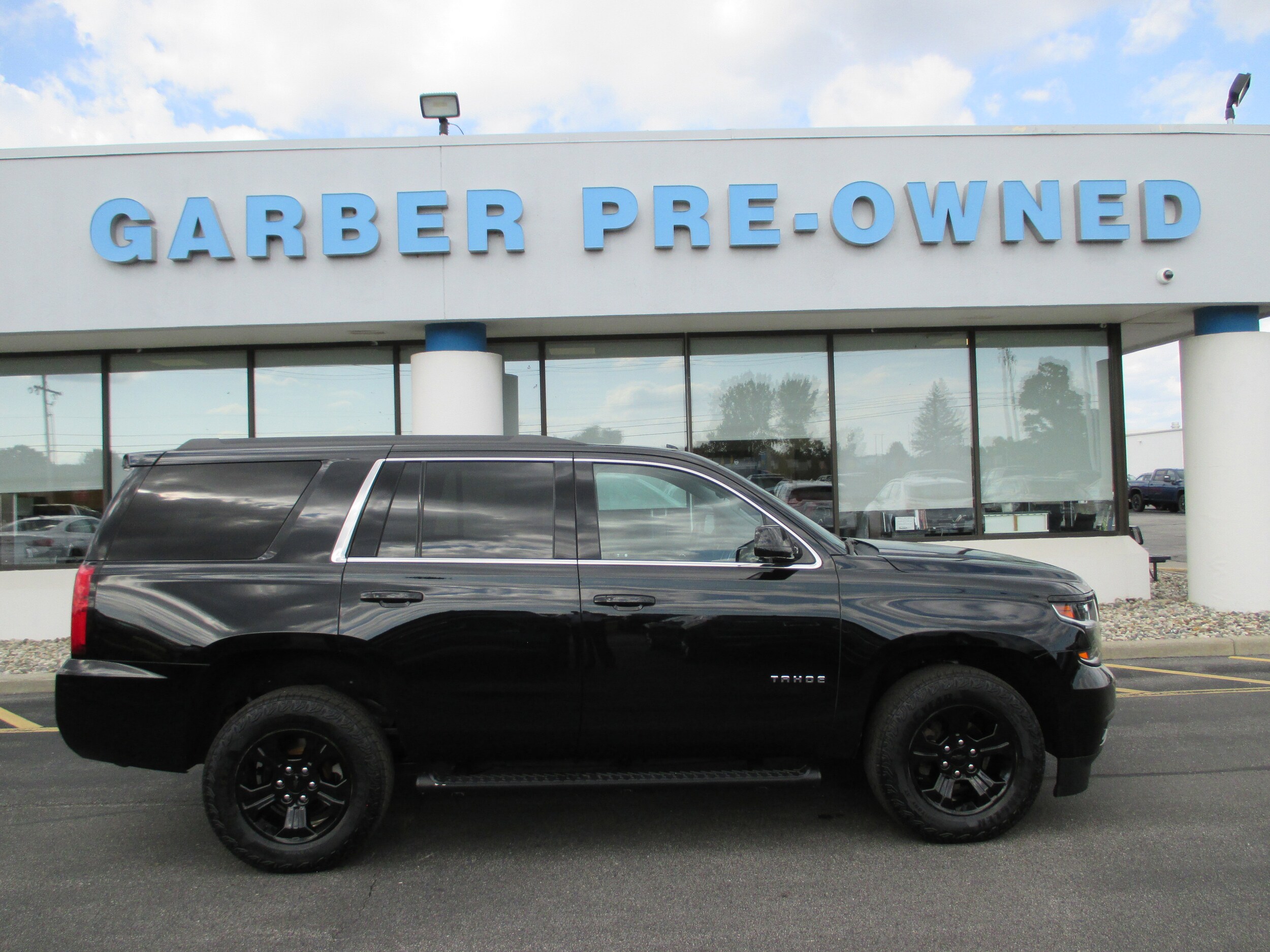 2019 Chevrolet Tahoe LS photo 2