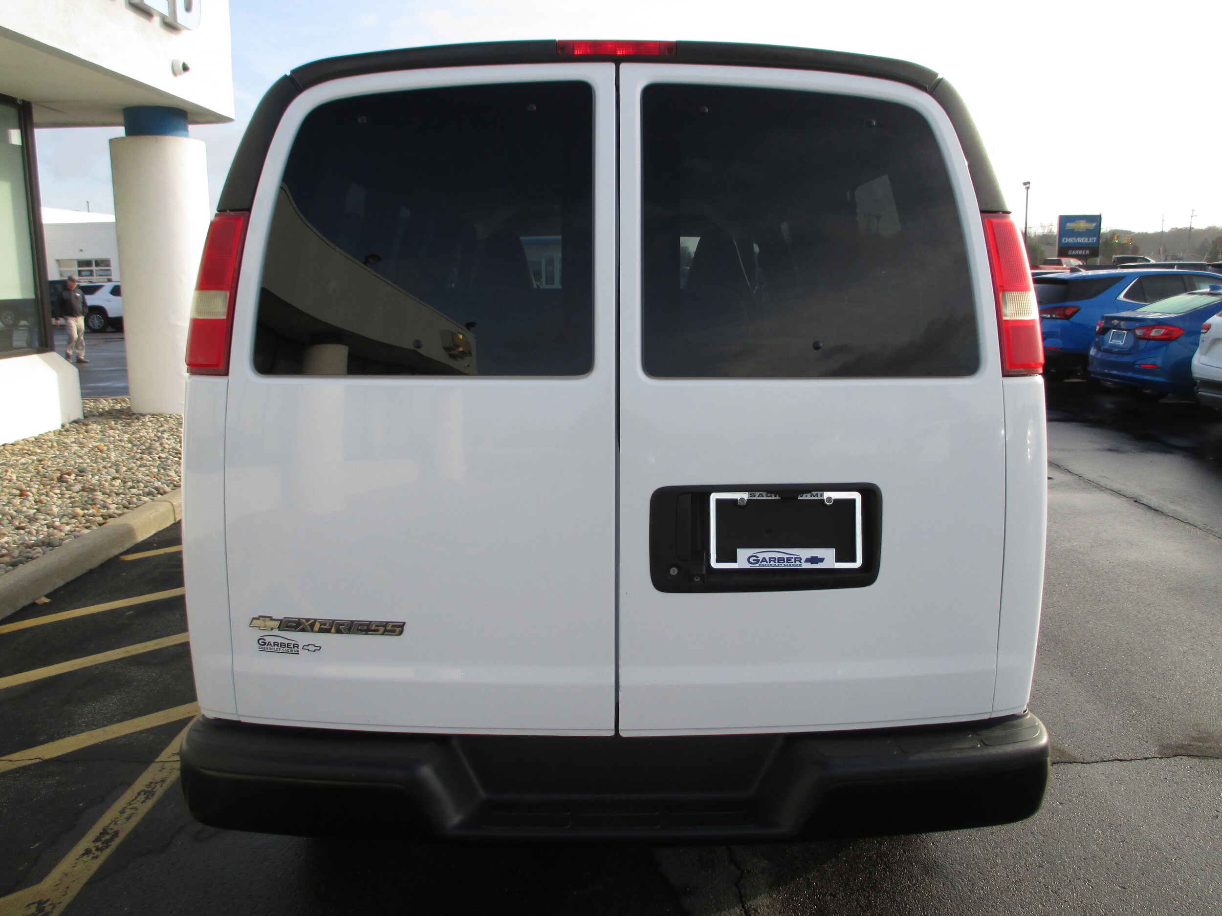 2017 Chevrolet Express Passenger 2500 LS photo 4