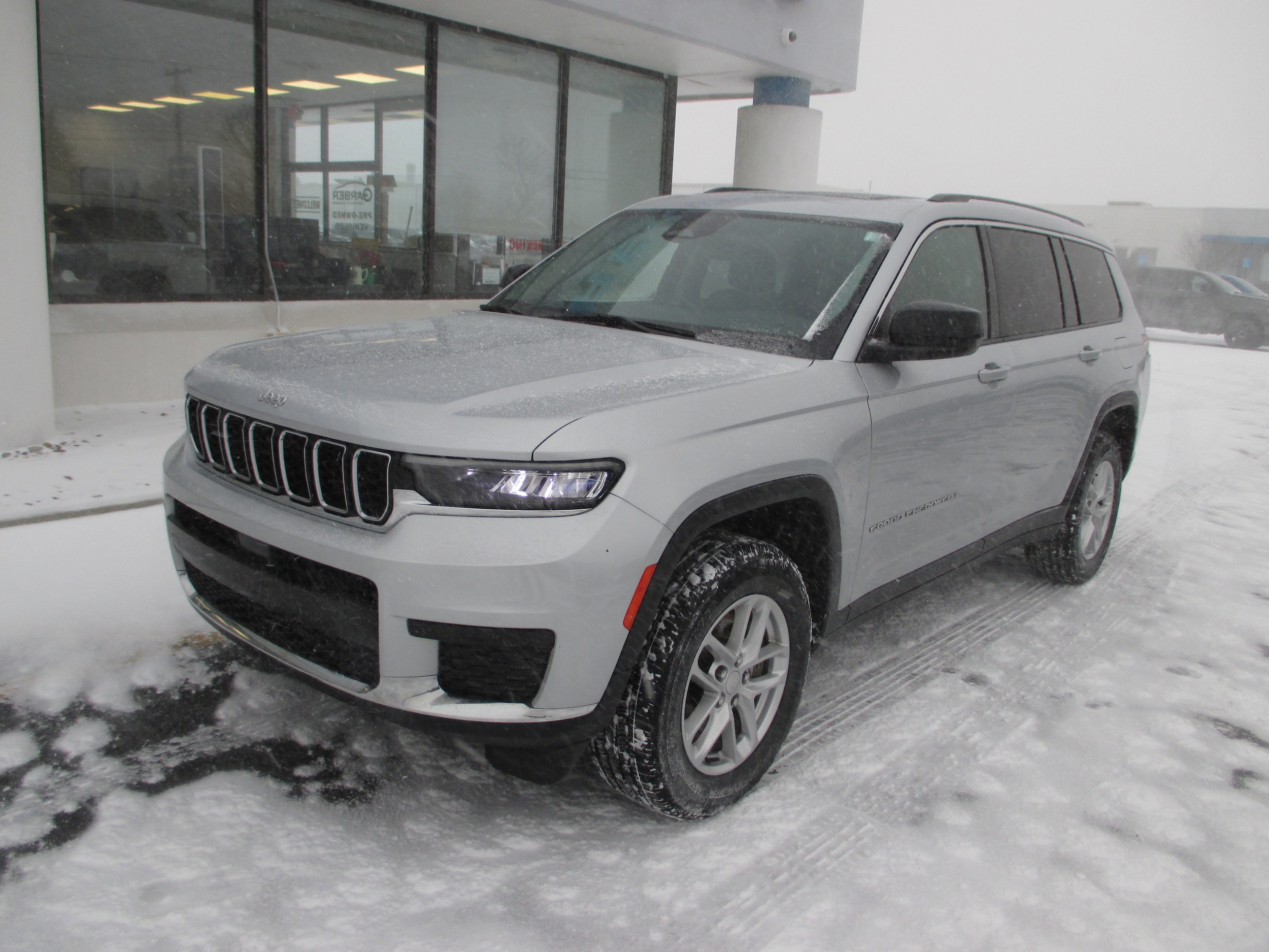 2023 Jeep Grand Cherokee L Laredo's photo
