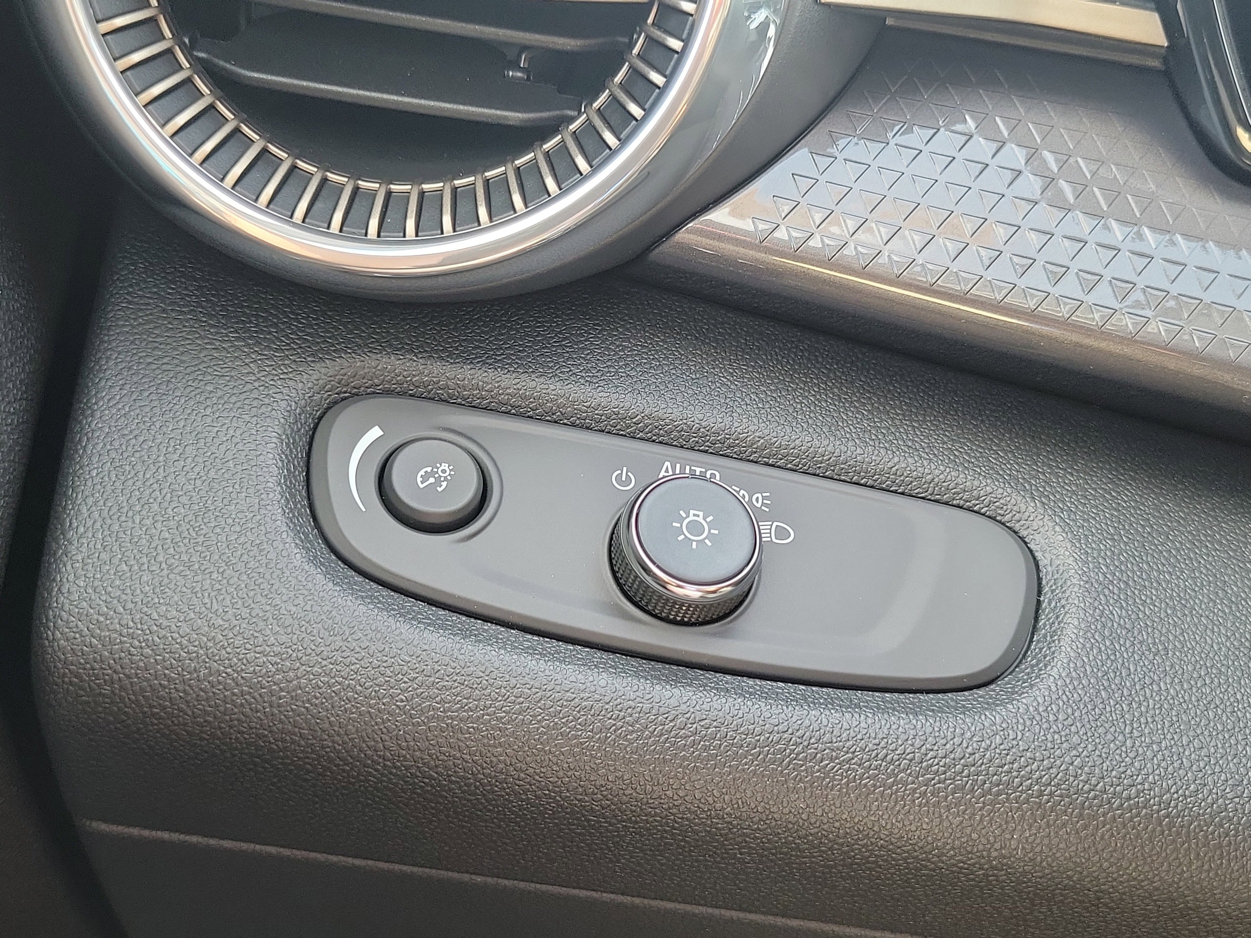 2026 Chevrolet Trax Activ - Photo 8