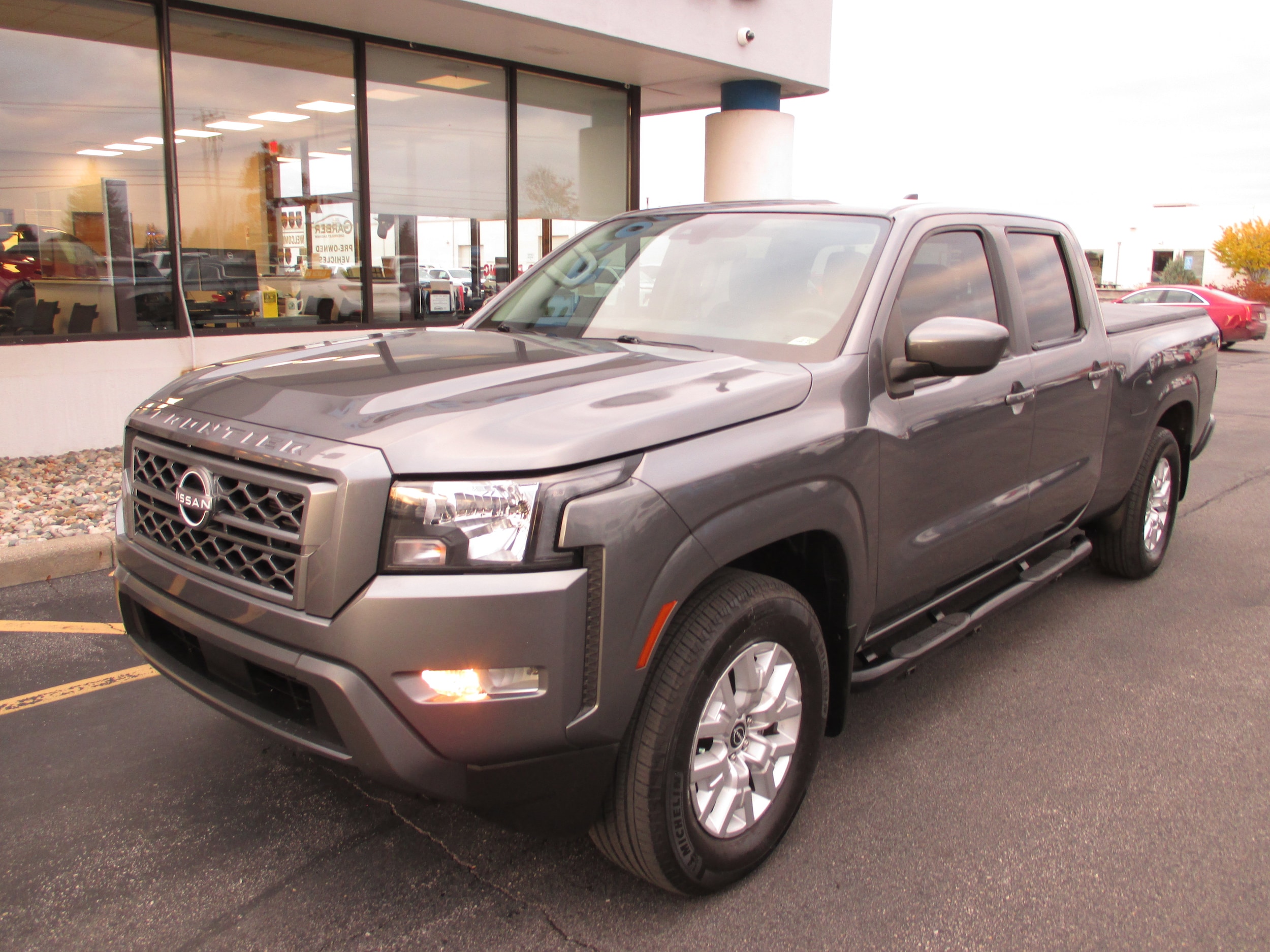 2022 Nissan Frontier SV's photo