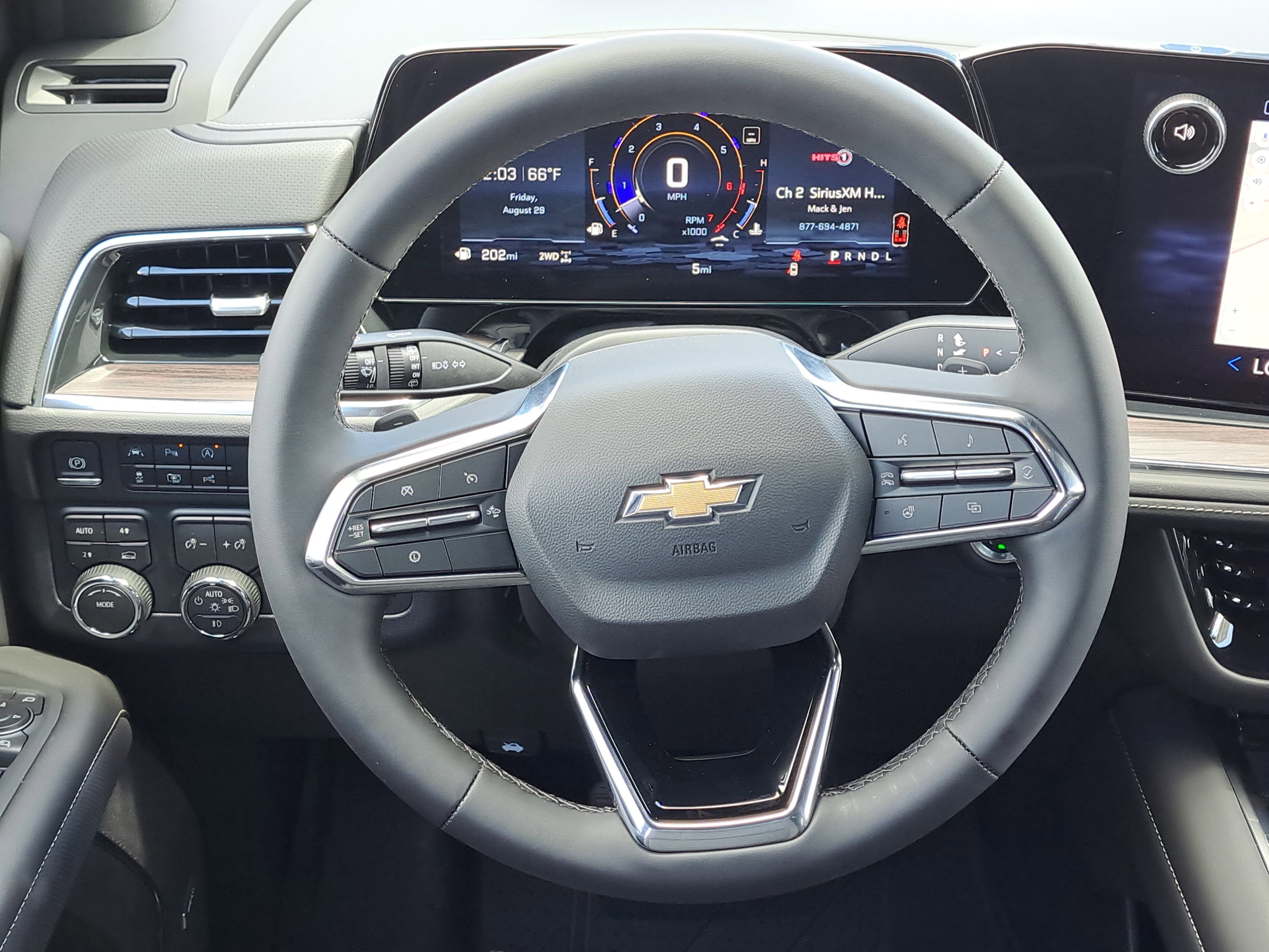 2025 Chevrolet Suburban Premier - Photo 24