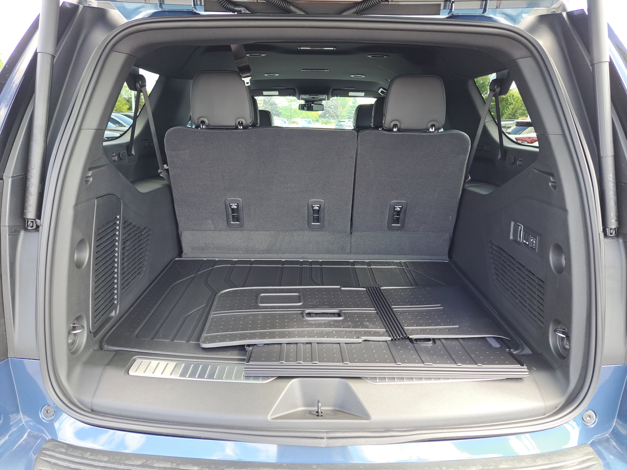 2025 Chevrolet Suburban Premier - Photo 26