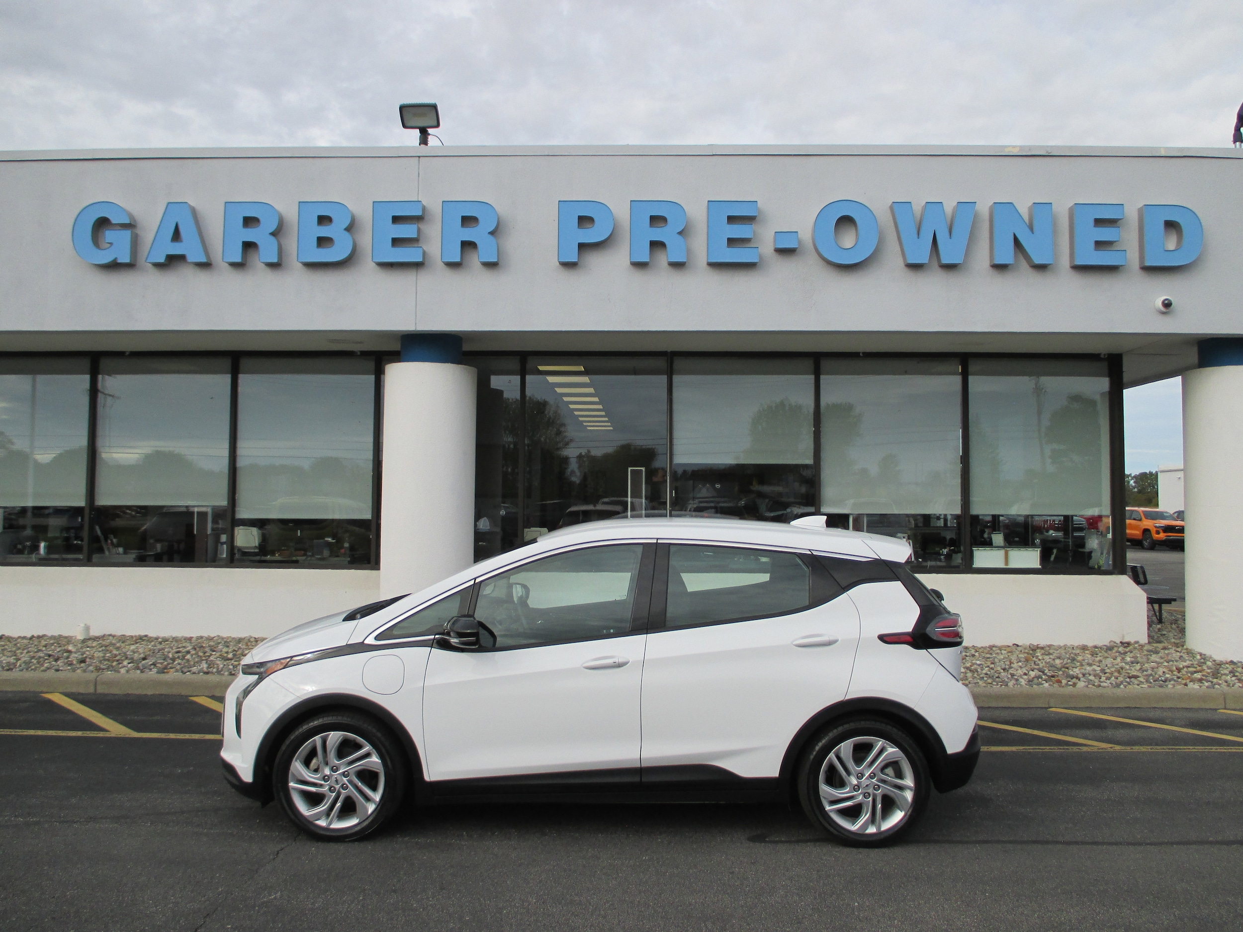 Used 2022 Chevrolet Bolt EV LT with VIN 1G1FW6S06N4100136 for sale in Saginaw, MI