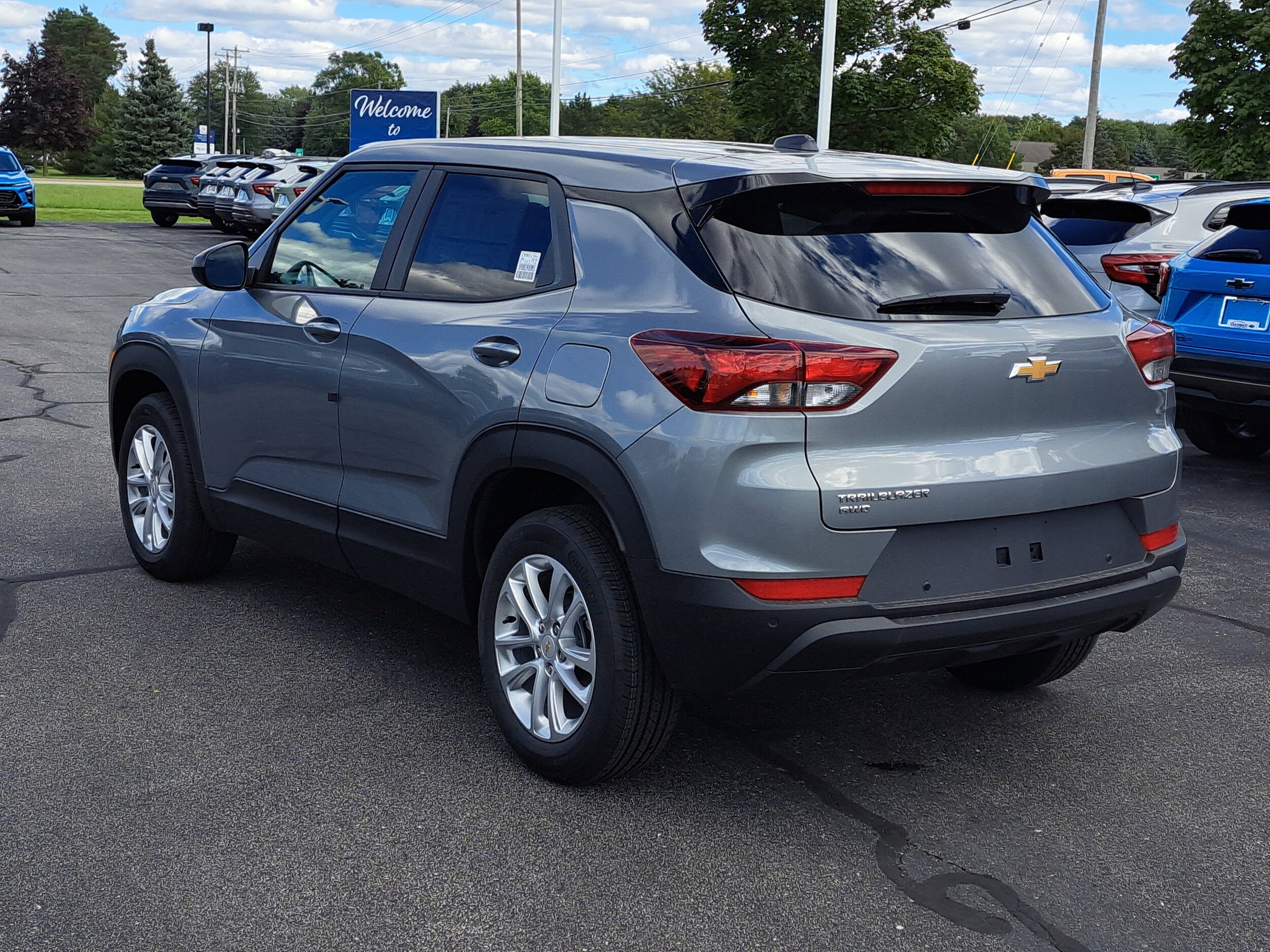 2026 Chevrolet Trailblazer LS photo 2