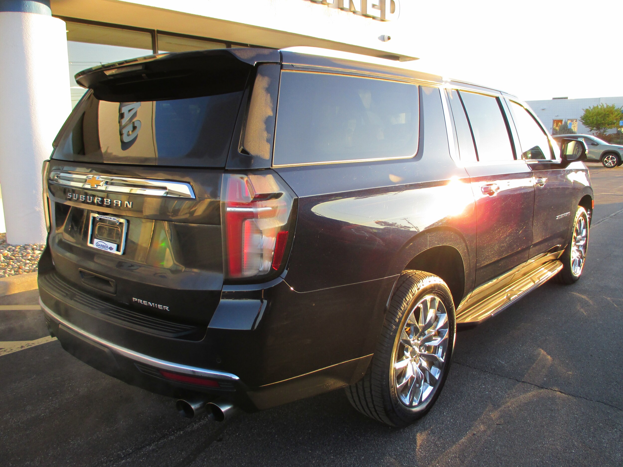 2021 Chevrolet Suburban Premier photo 3