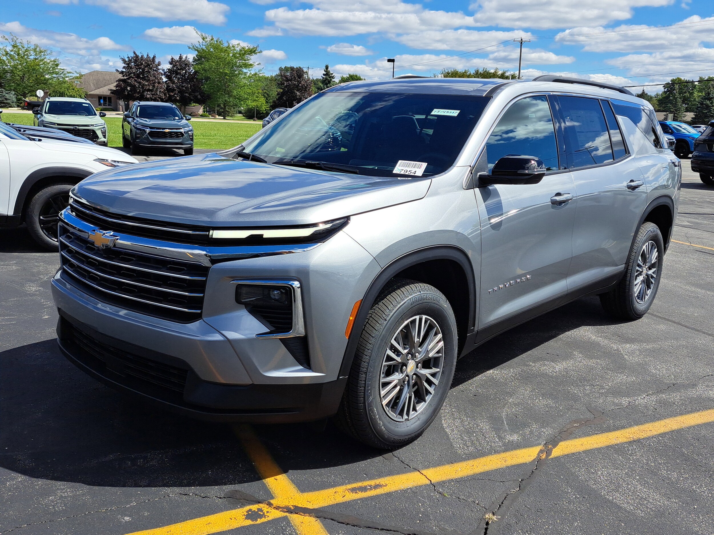 2026 Chevrolet Traverse photo 2