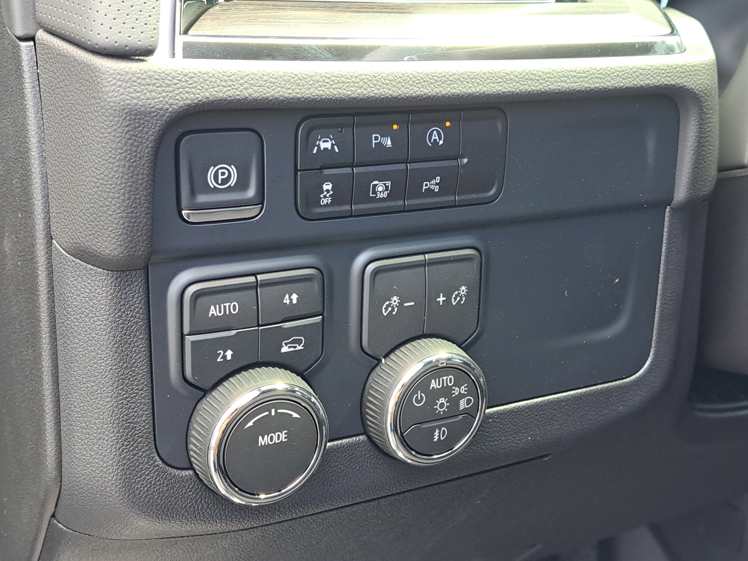 2025 Chevrolet Suburban Premier - Photo 8