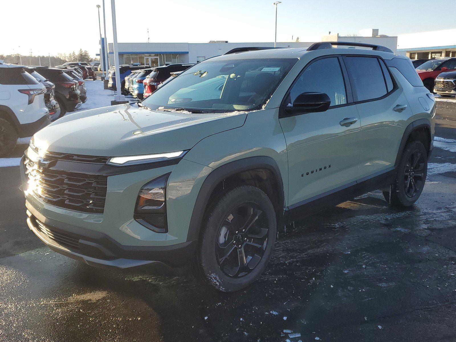 2025 Chevrolet Equinox LT photo 2