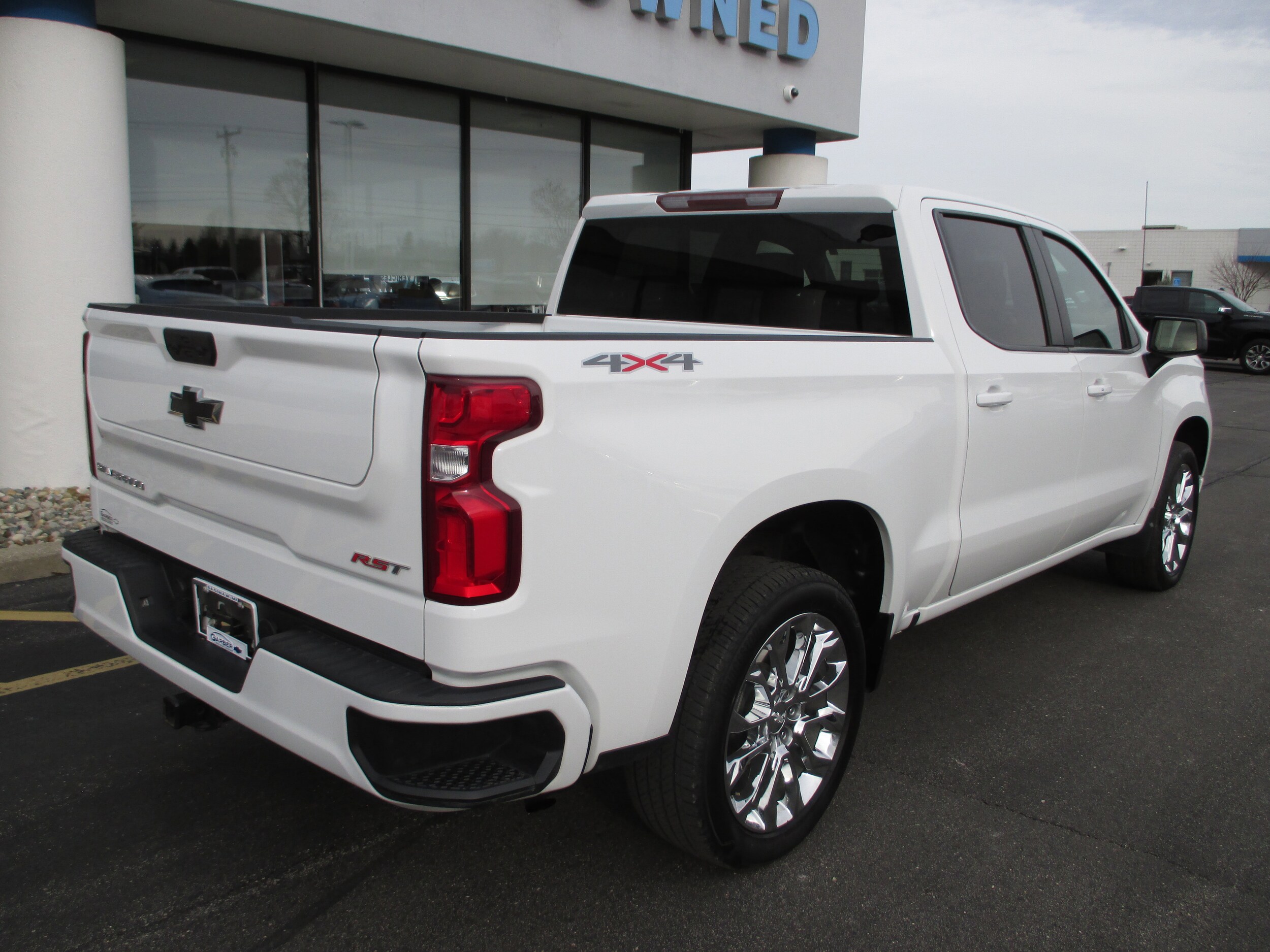 2023 Chevrolet Silverado 1500 RST photo 3
